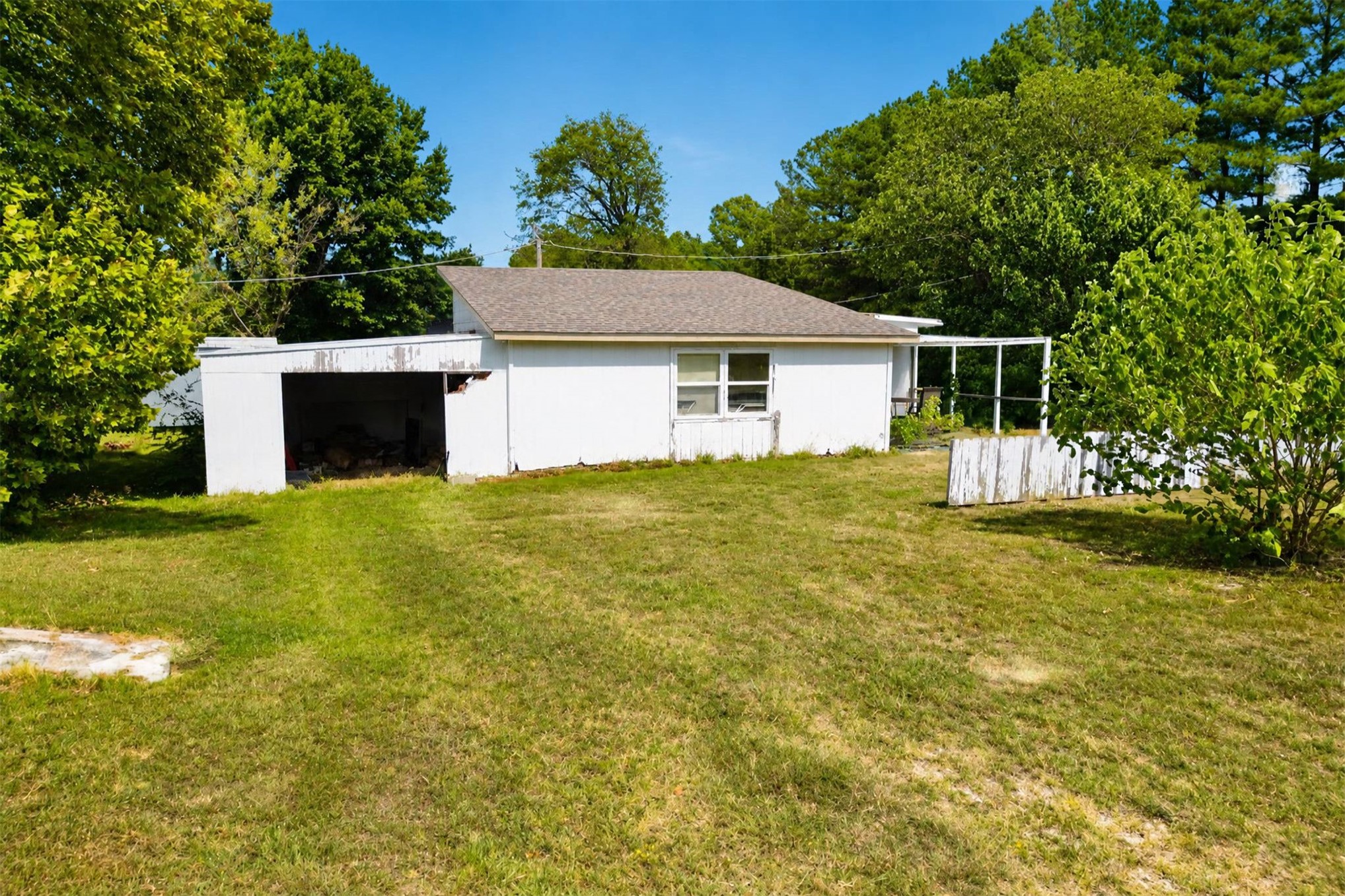 518 E Broadway Property Photo 1