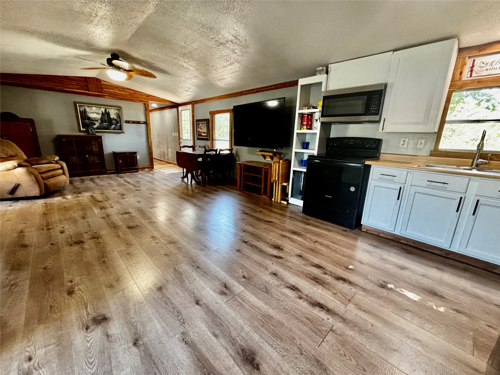 4664 S Hwy 82 Property Photo 8