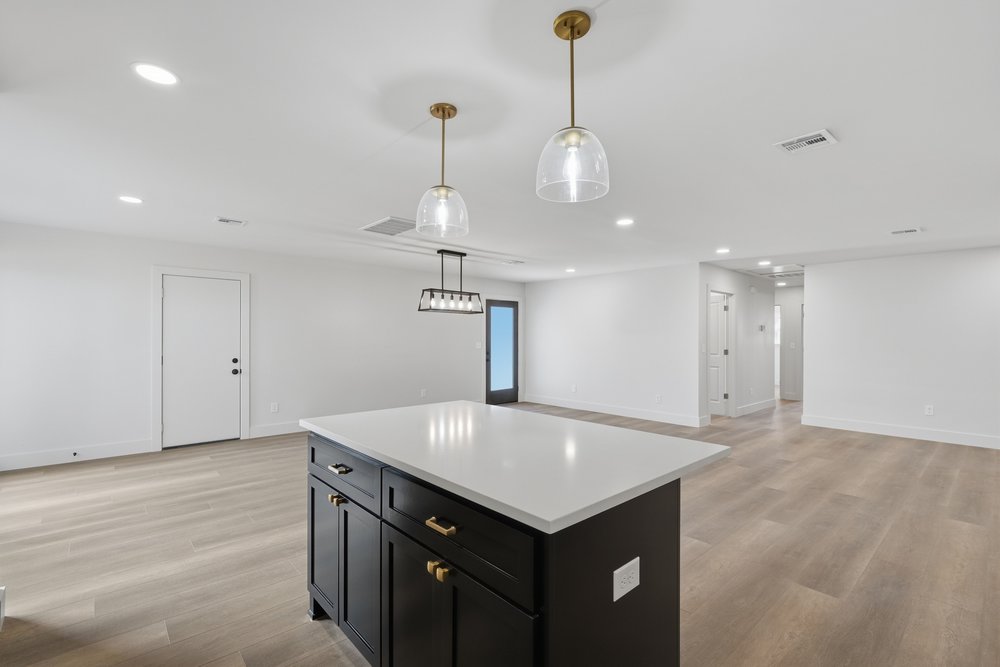 3012 W 56th Street Property Photo 18