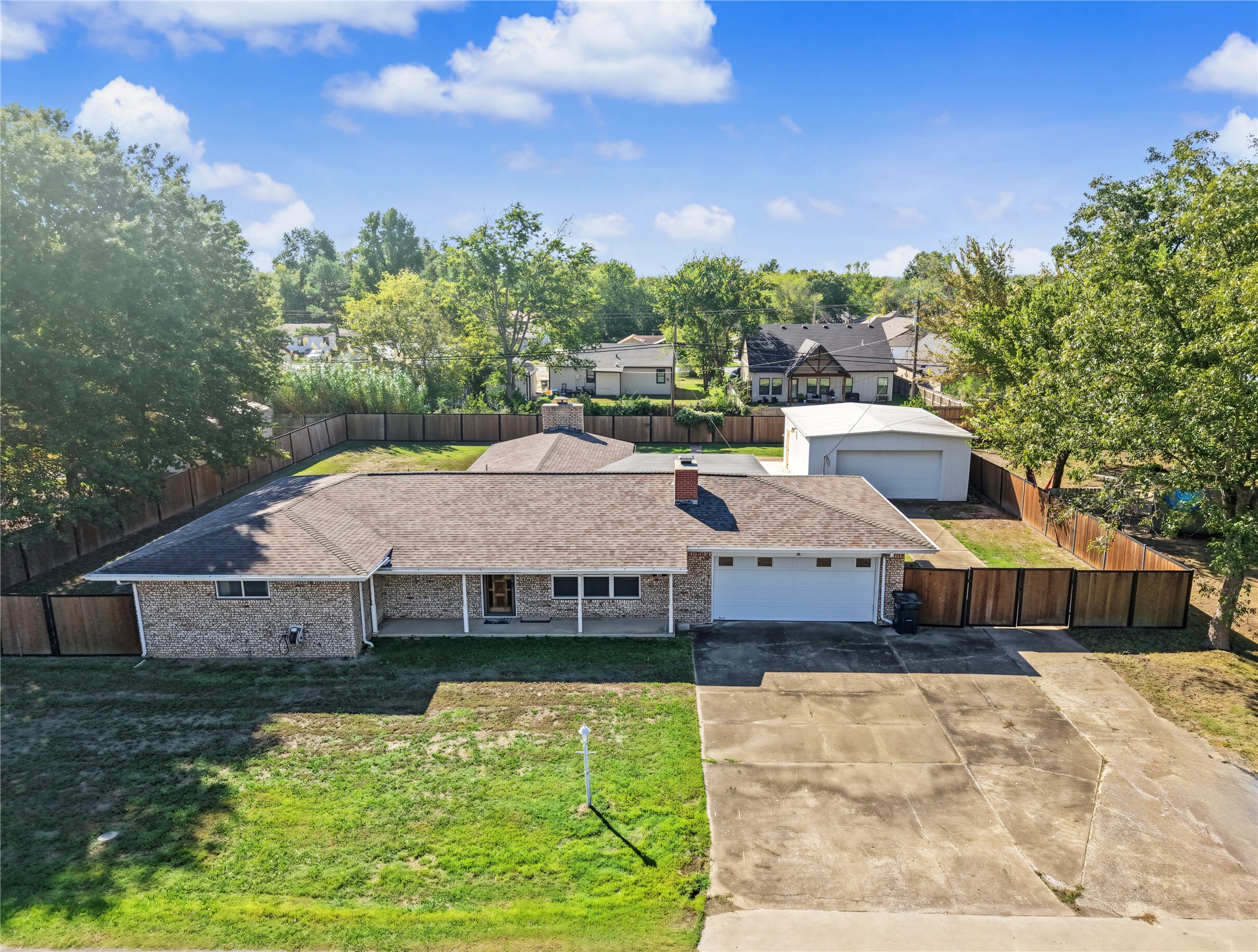412 E Oak Street Property Photo 1