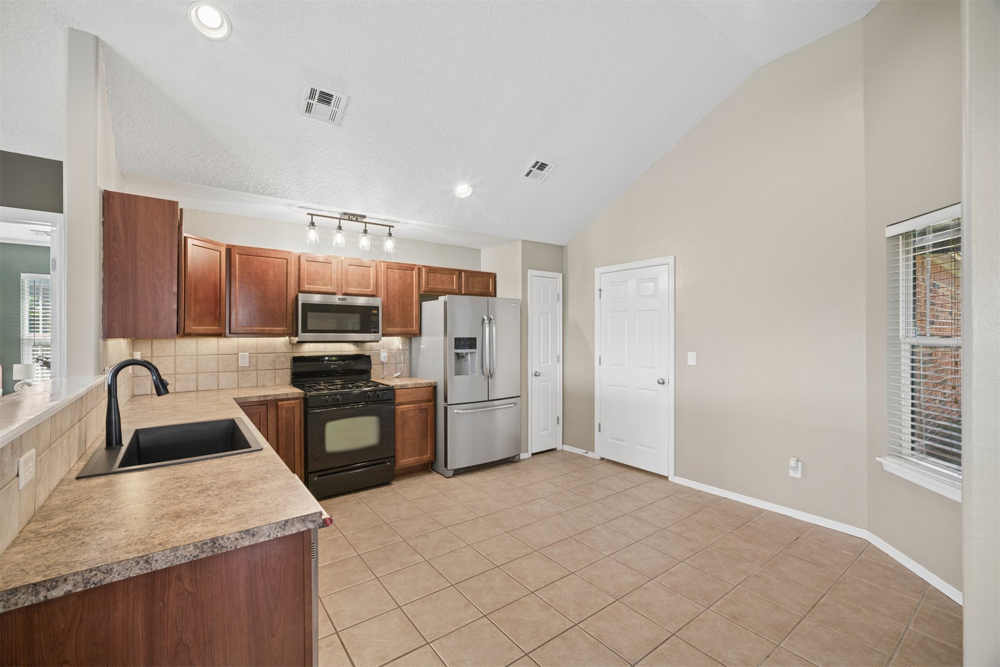 11121 N 144th East Avenue Property Photo 11