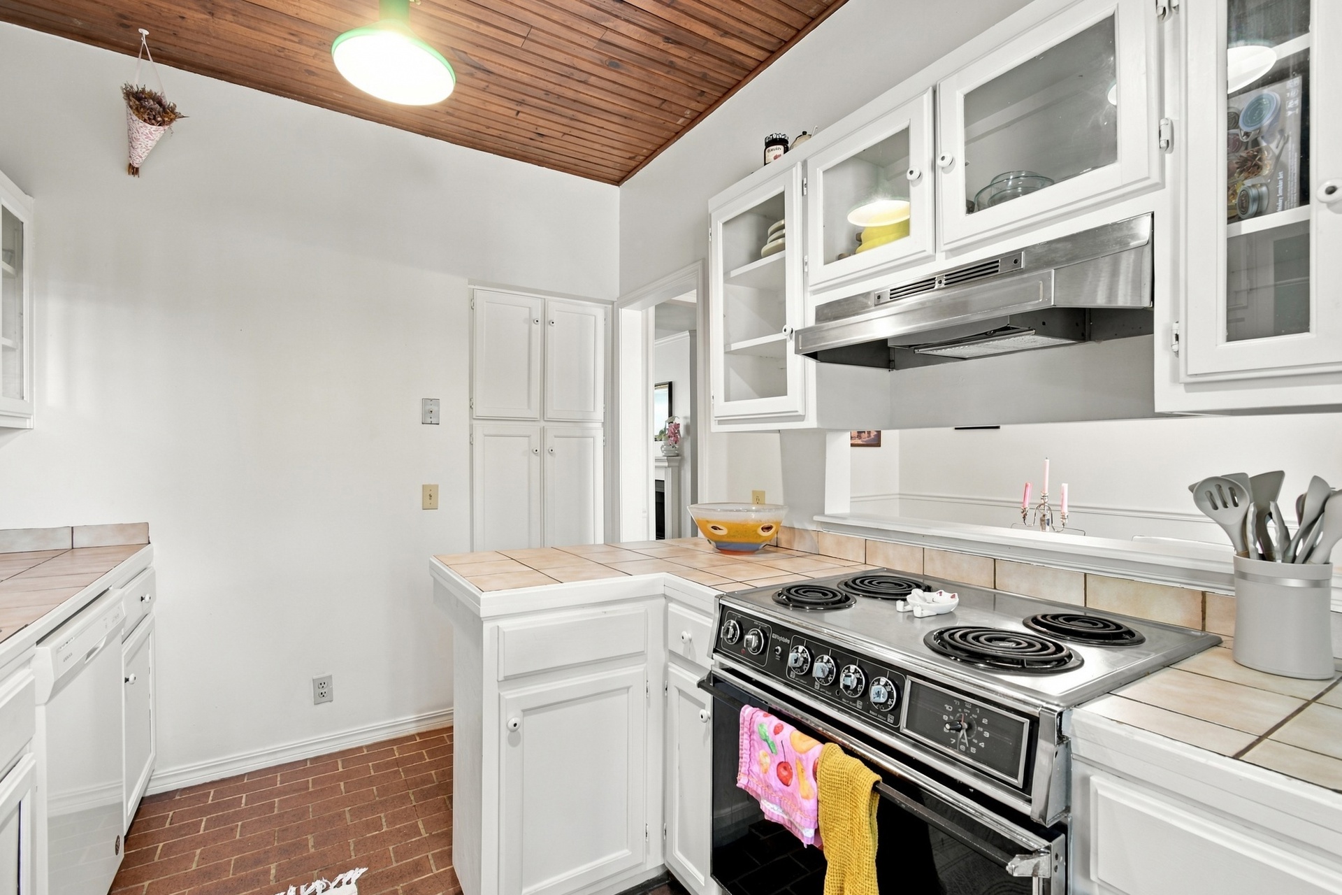 1621 S Lewis Avenue Property Photo 16