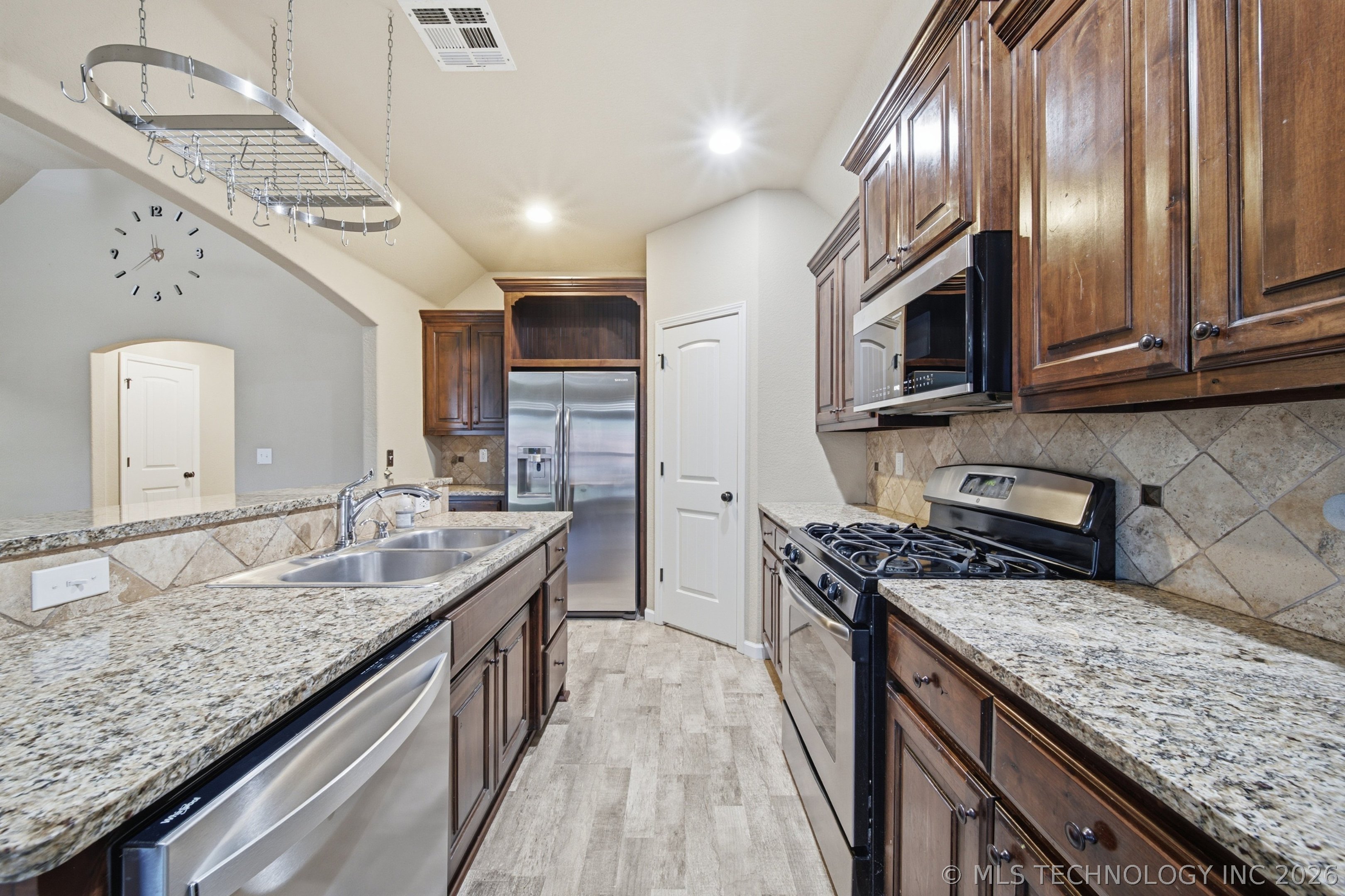 3104 W Mobile Place Property Photo 9