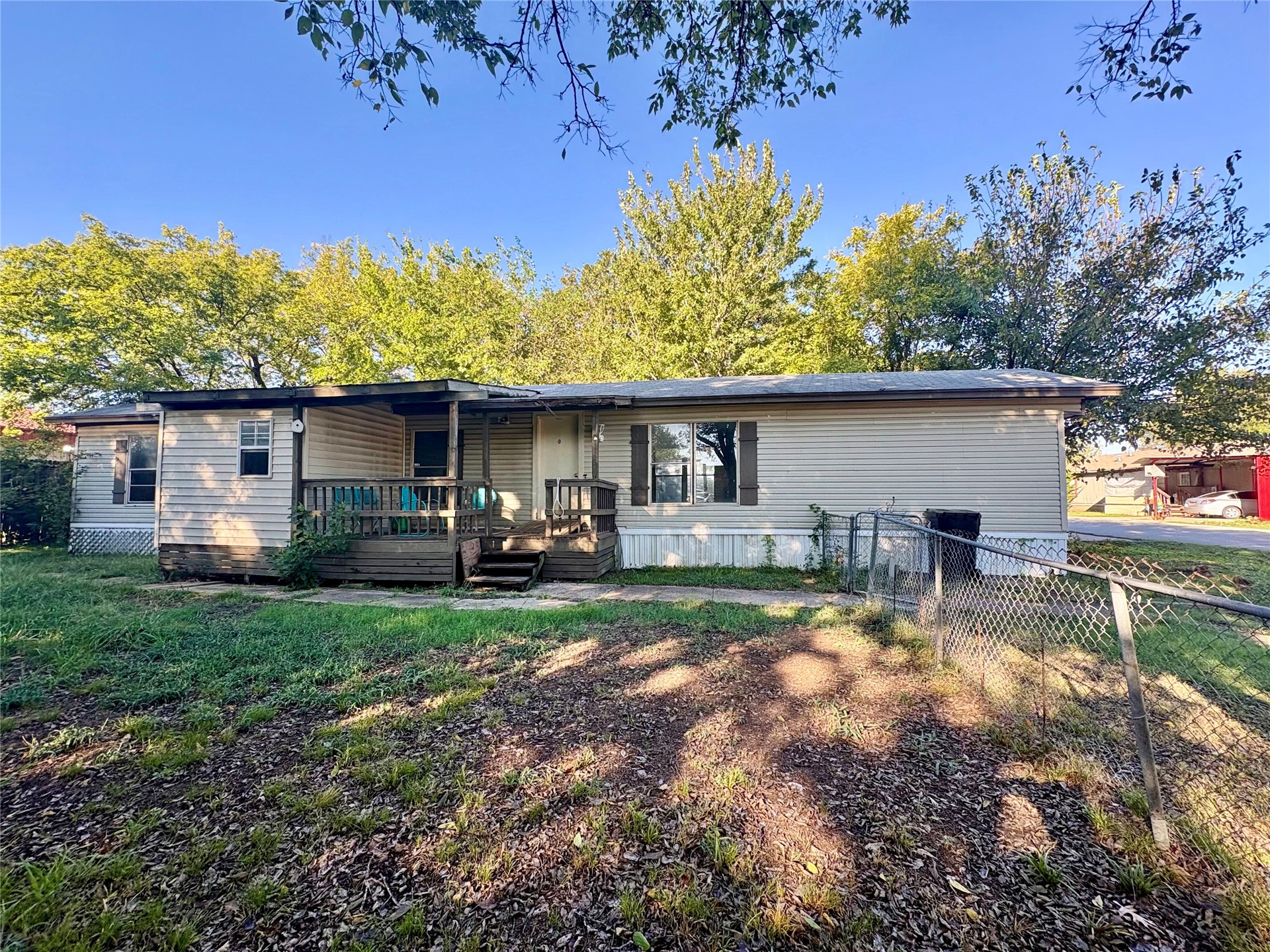 2705 E Lansing Avenue Property Photo 1