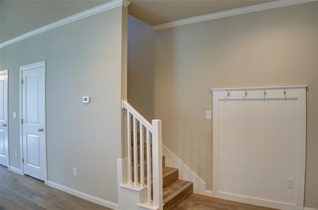 718 N Weenonah Avenue Property Photo 9