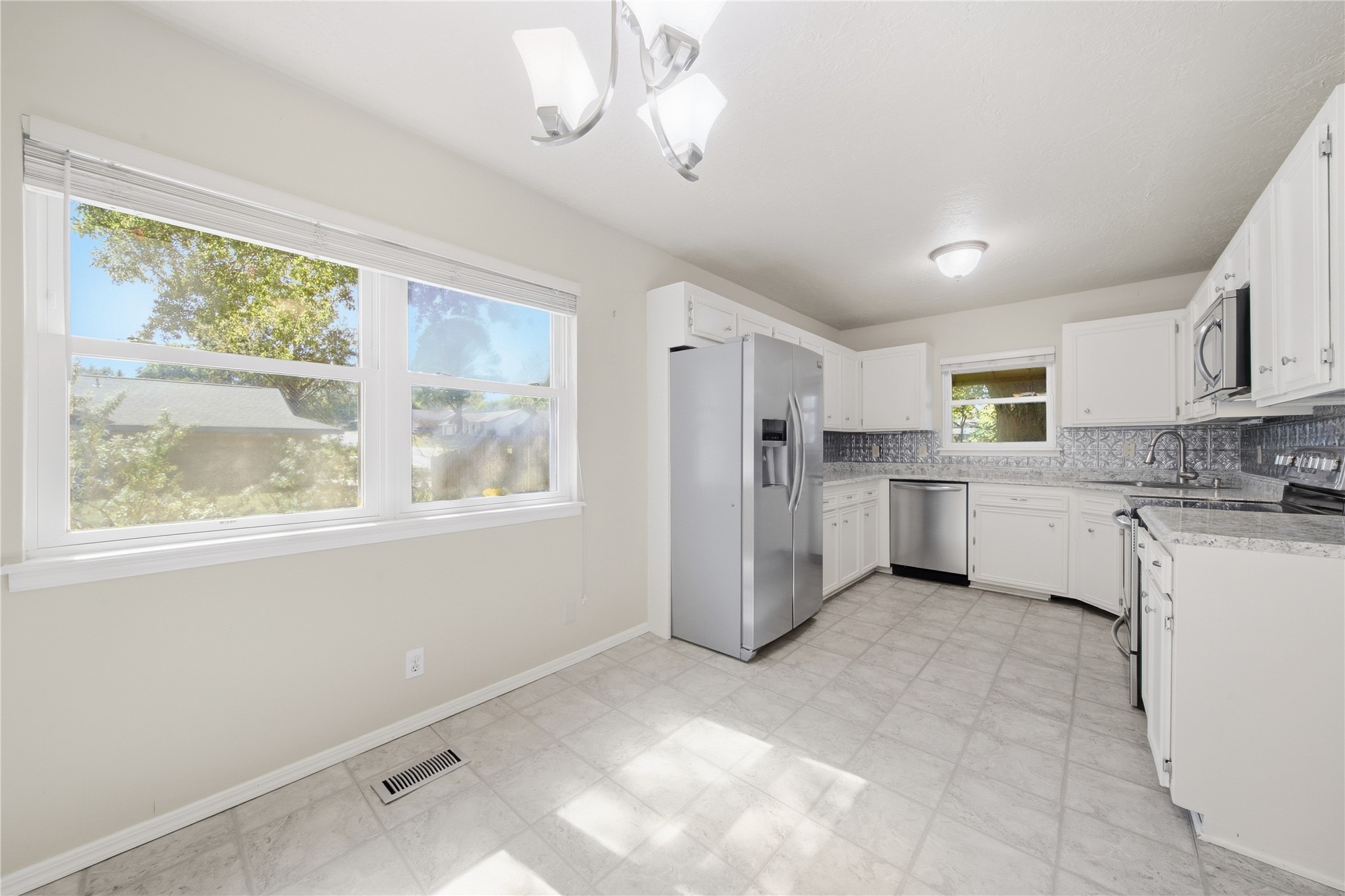8130 S Florence Place Property Photo 15
