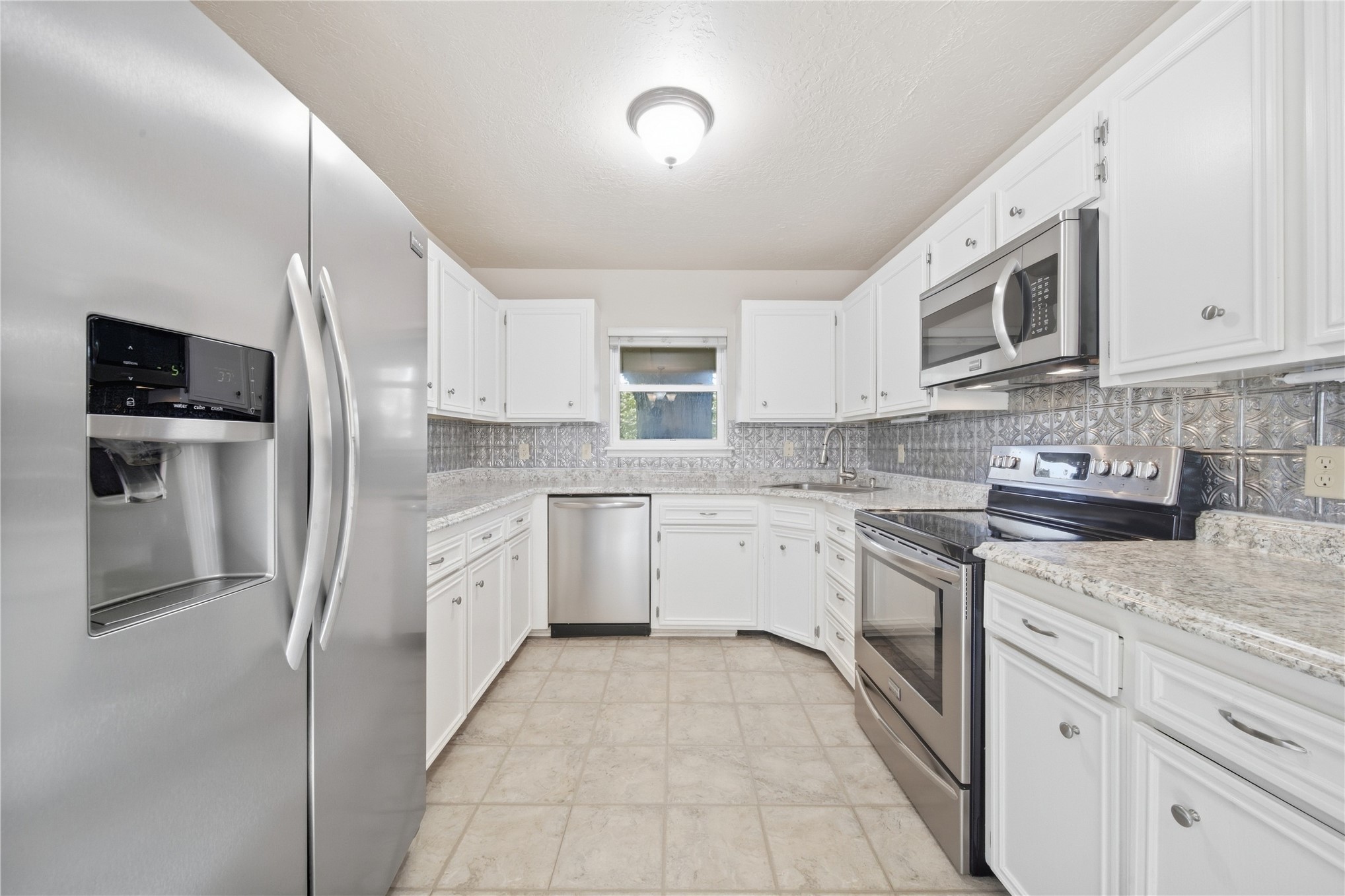 8130 S Florence Place Property Photo 16