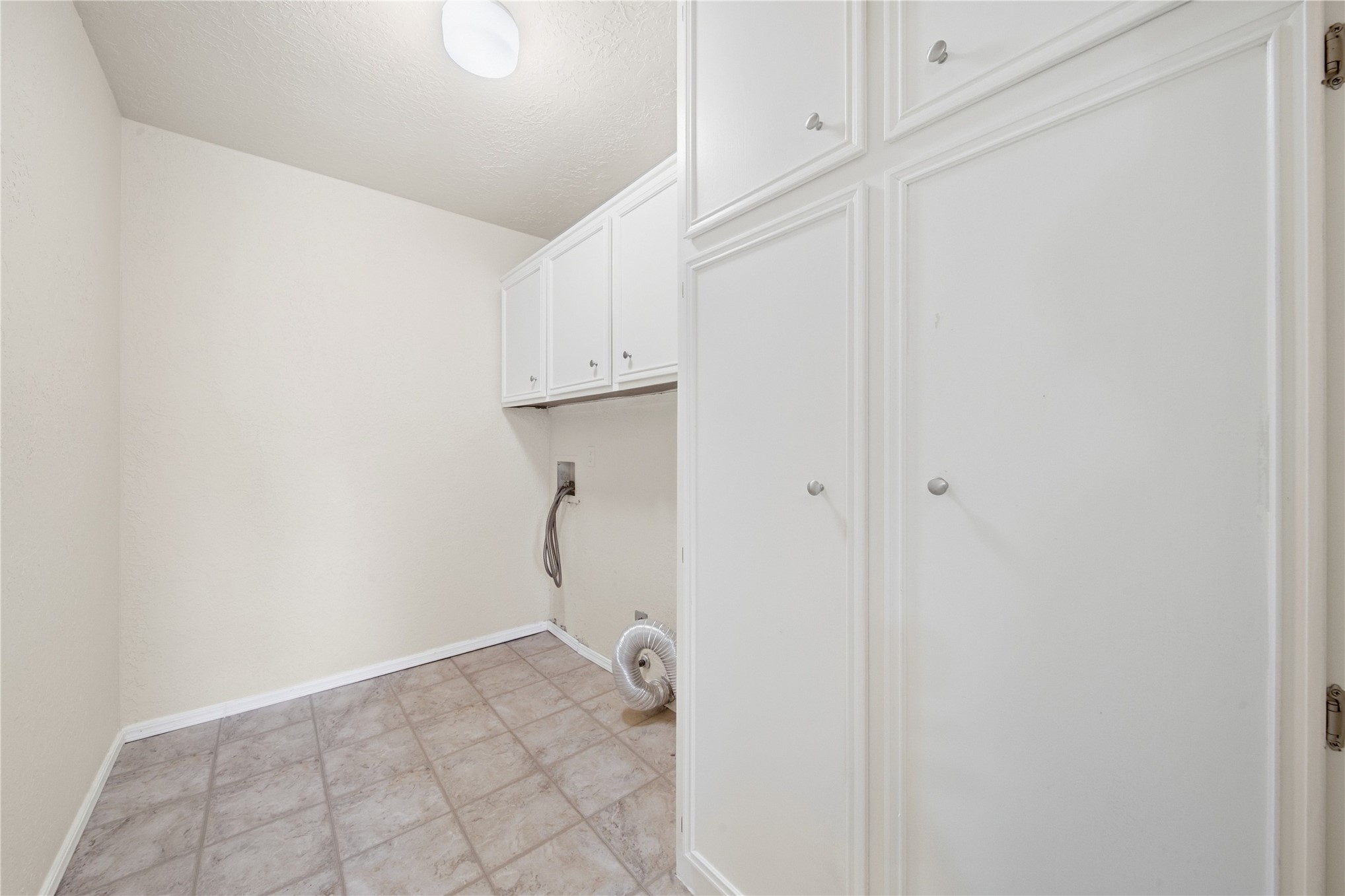 8130 S Florence Place Property Photo 21