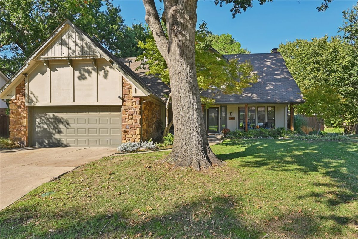 2418 W Quincy Circle Property Photo 1