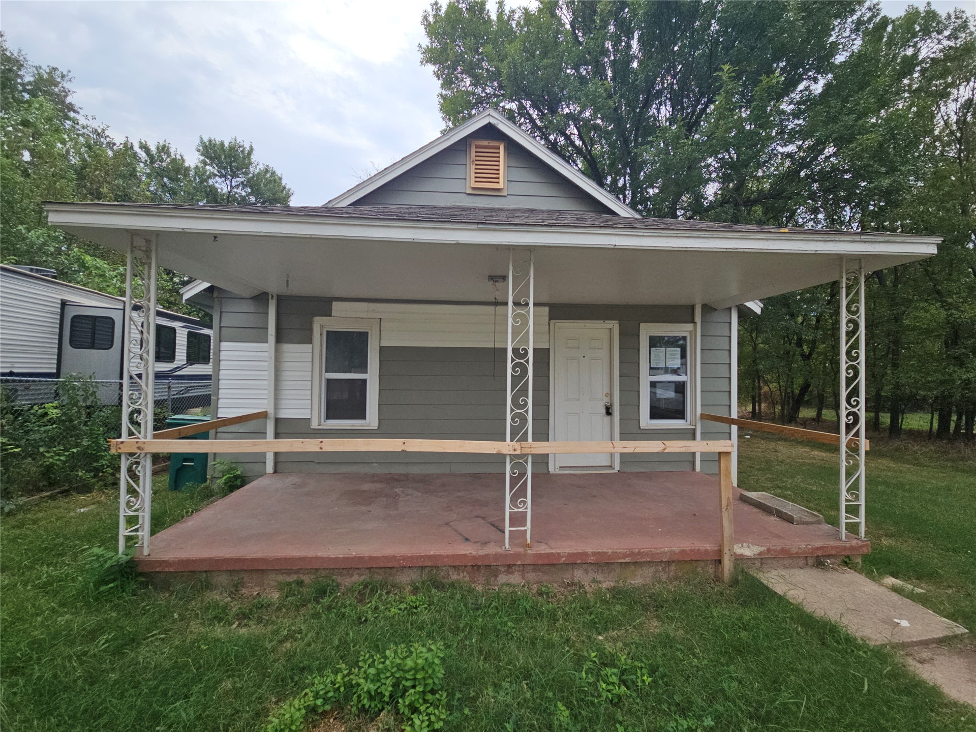 1128 E Arch Avenue Property Photo 1