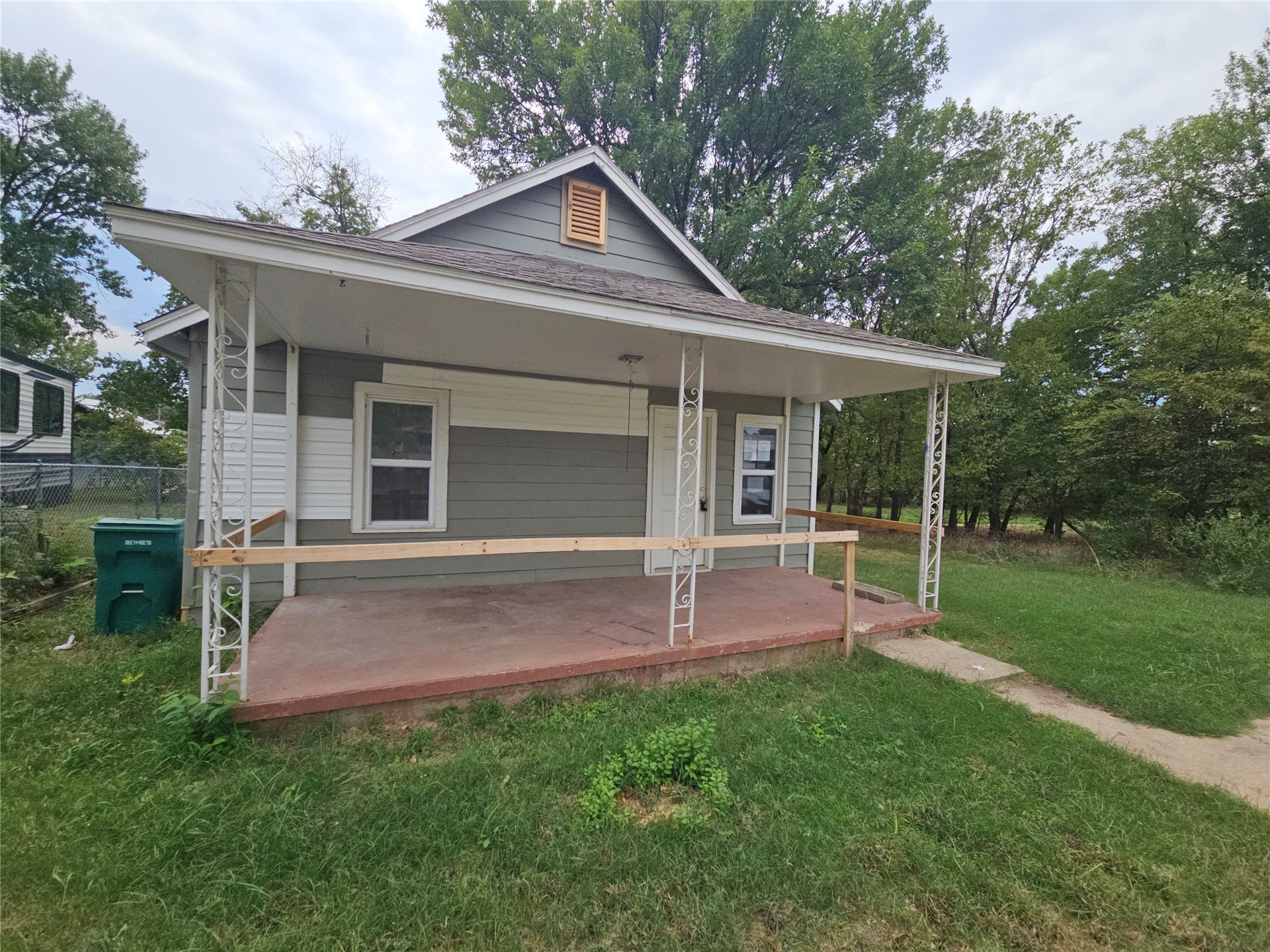 1128 E Arch Avenue Property Photo 2