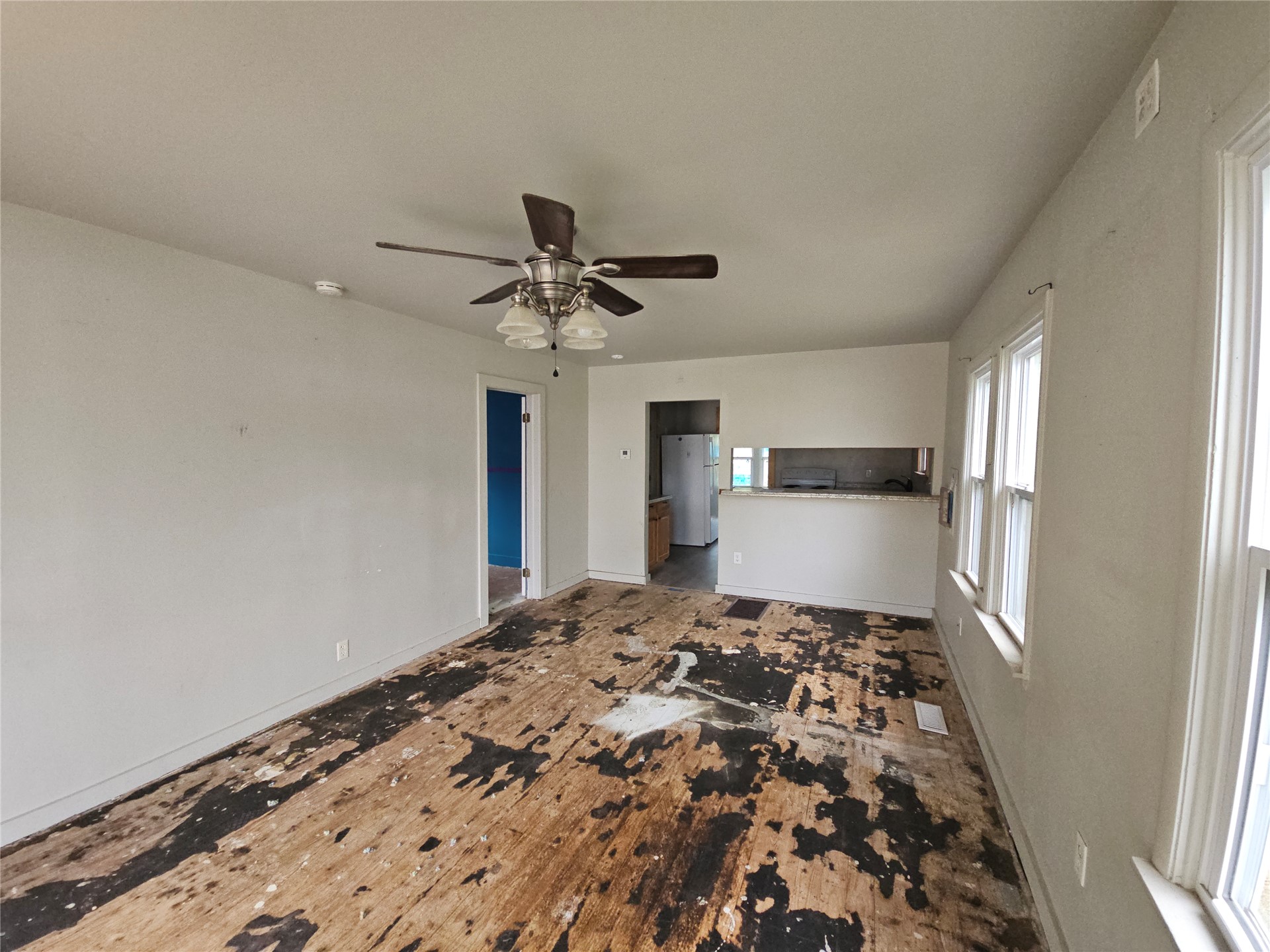 1128 E Arch Avenue Property Photo 4
