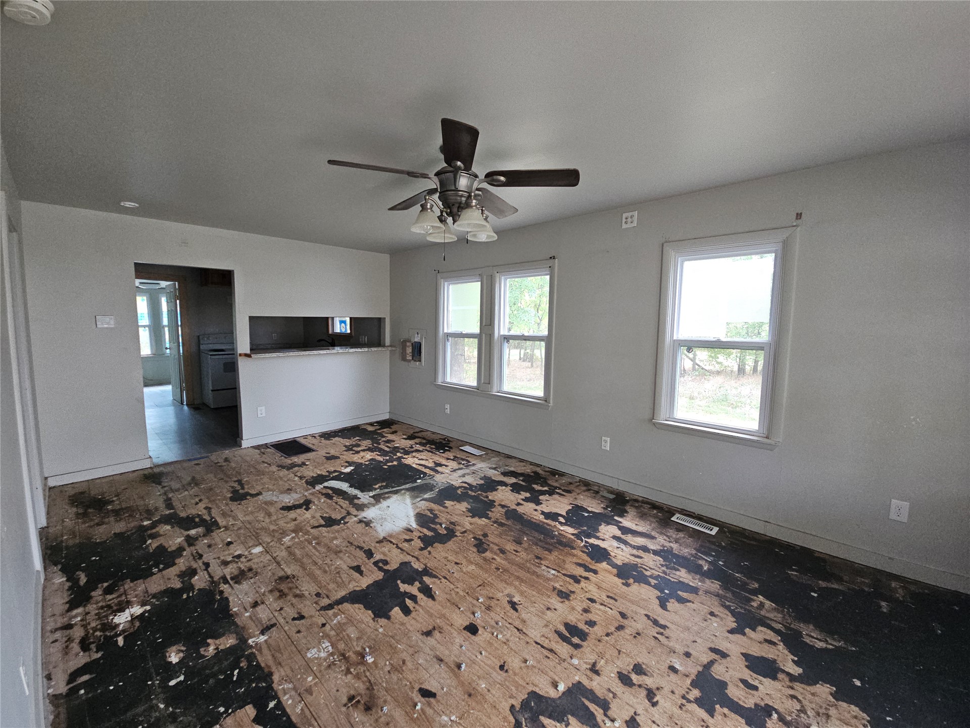 1128 E Arch Avenue Property Photo 5