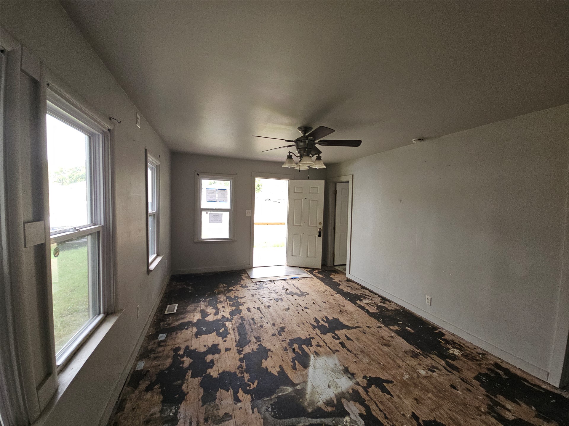 1128 E Arch Avenue Property Photo 6