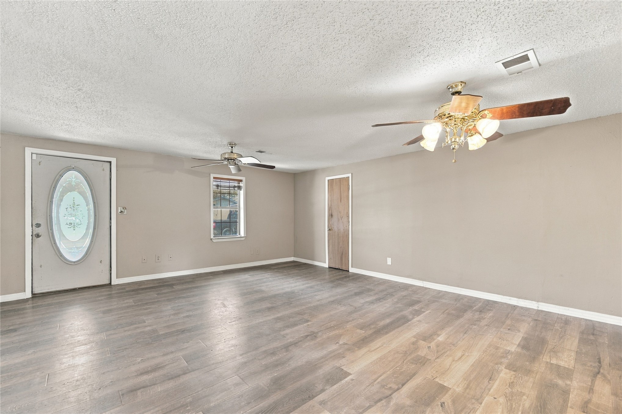 1136 S Maple Property Photo 2