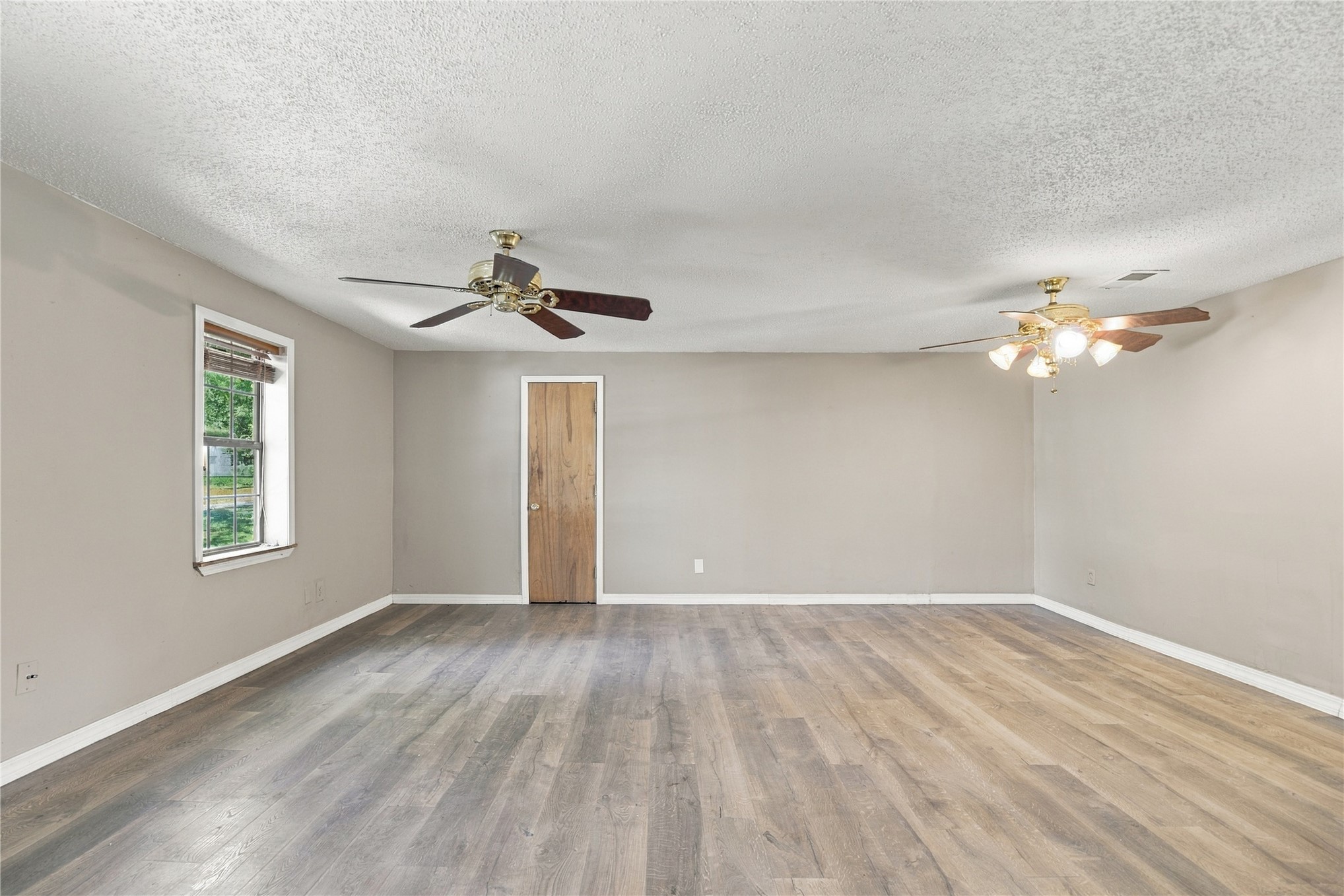 1136 S Maple Property Photo 3