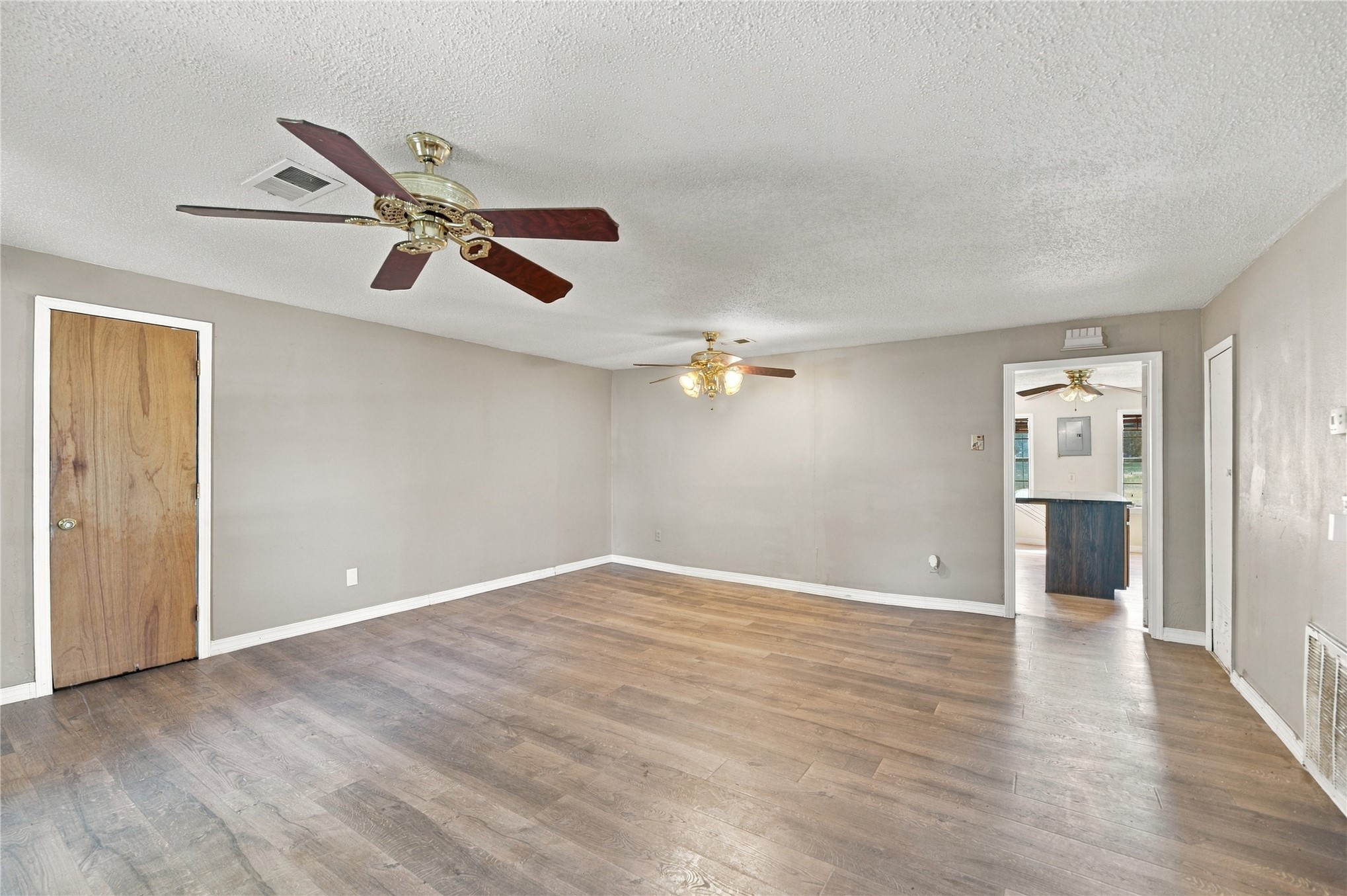 1136 S Maple Property Photo 4