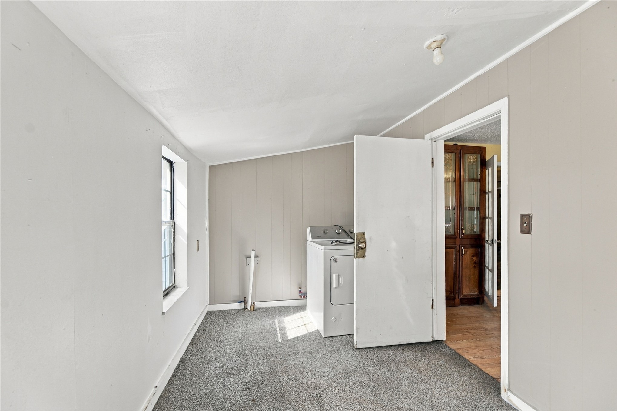 1136 S Maple Property Photo 9