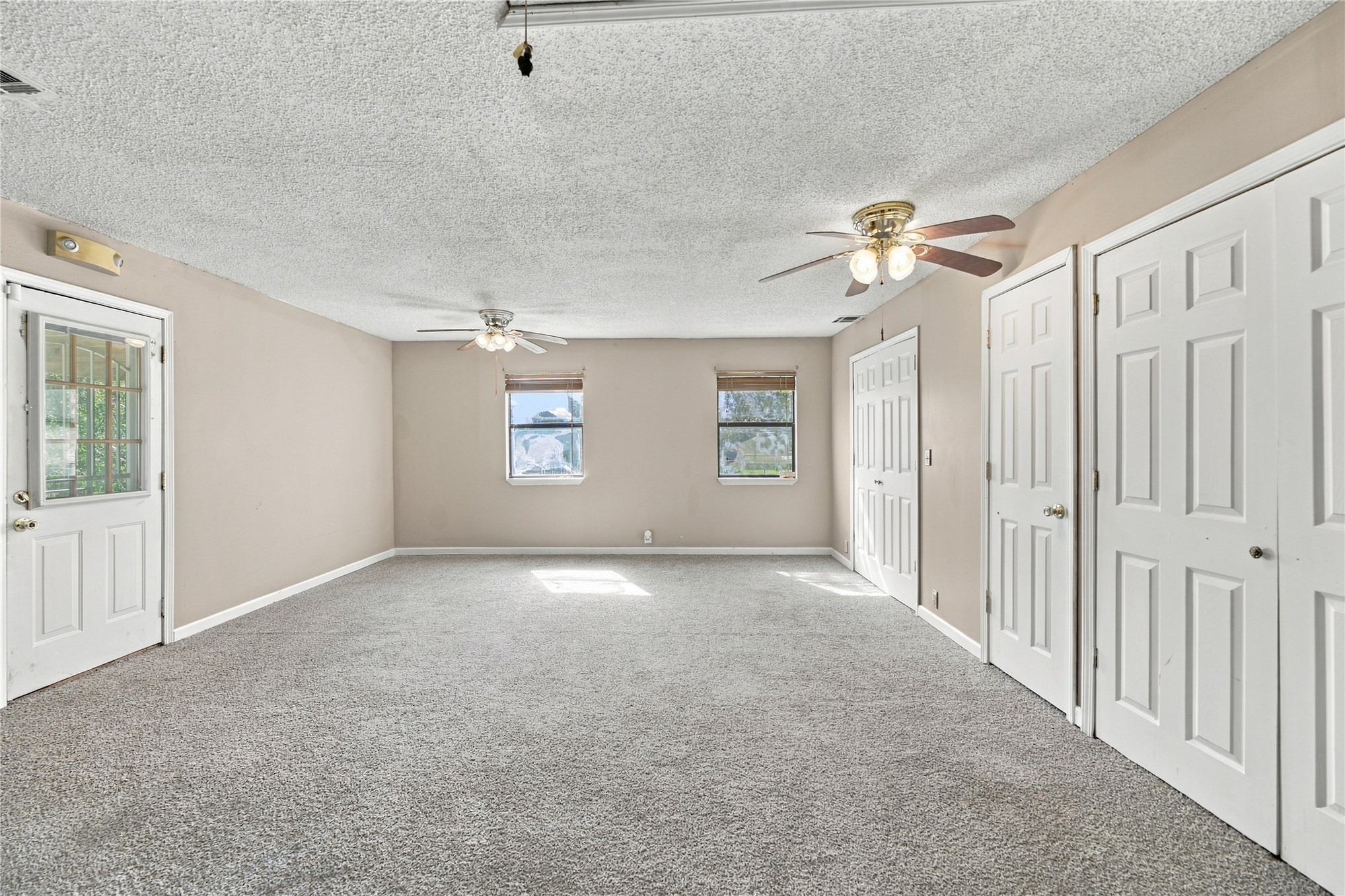 1136 S Maple Property Photo 12