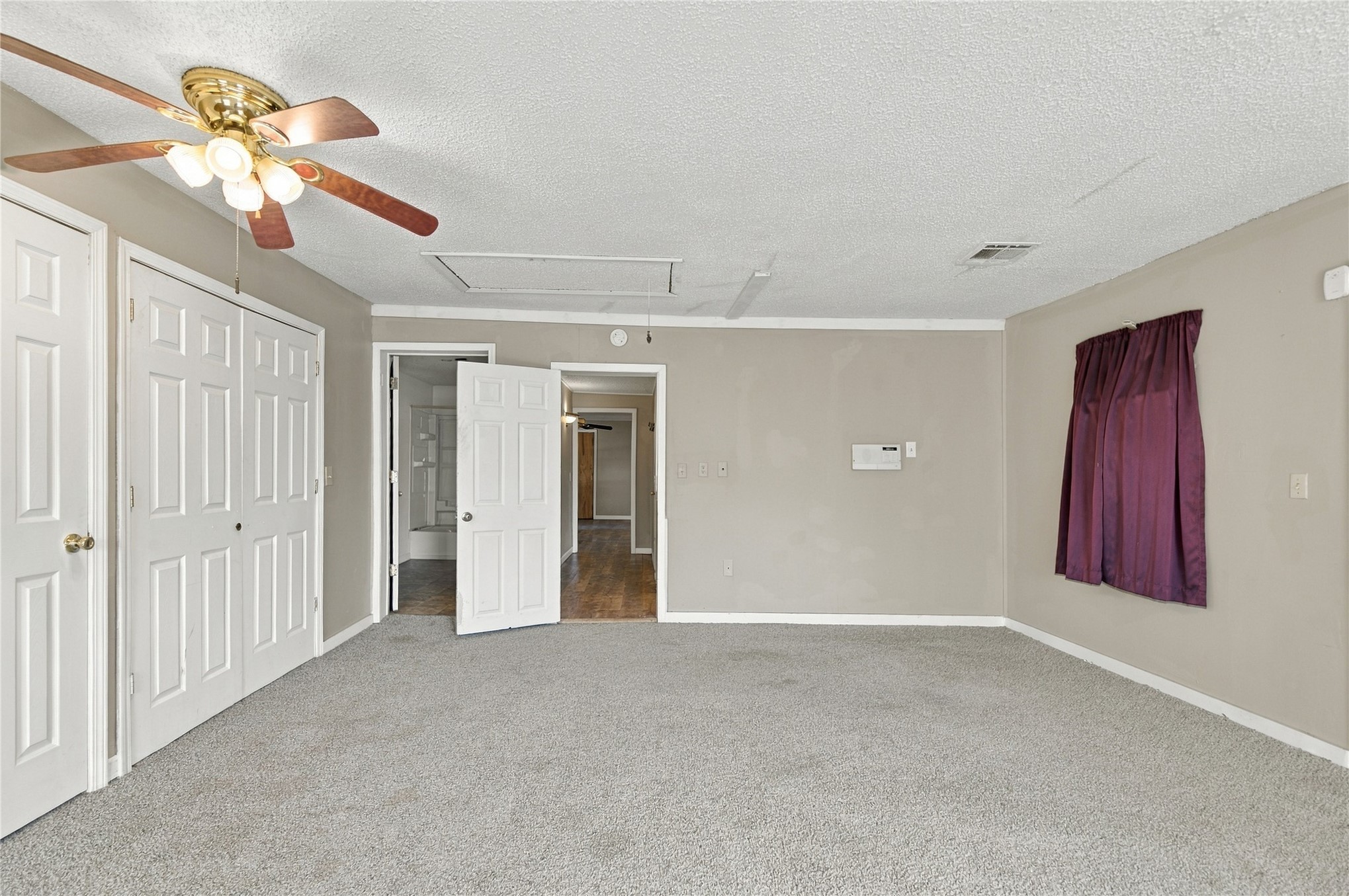 1136 S Maple Property Photo 13