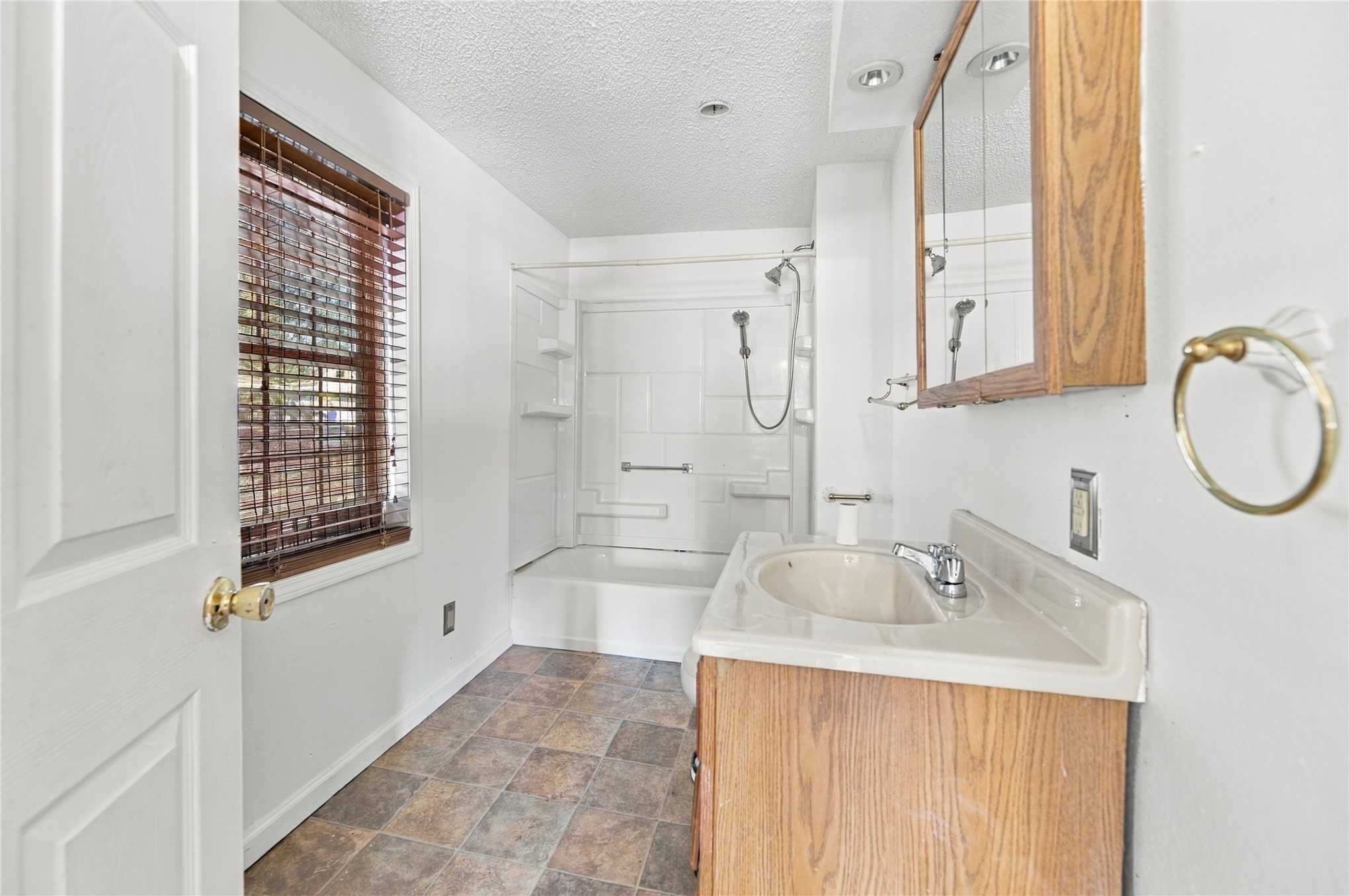 1136 S Maple Property Photo 14