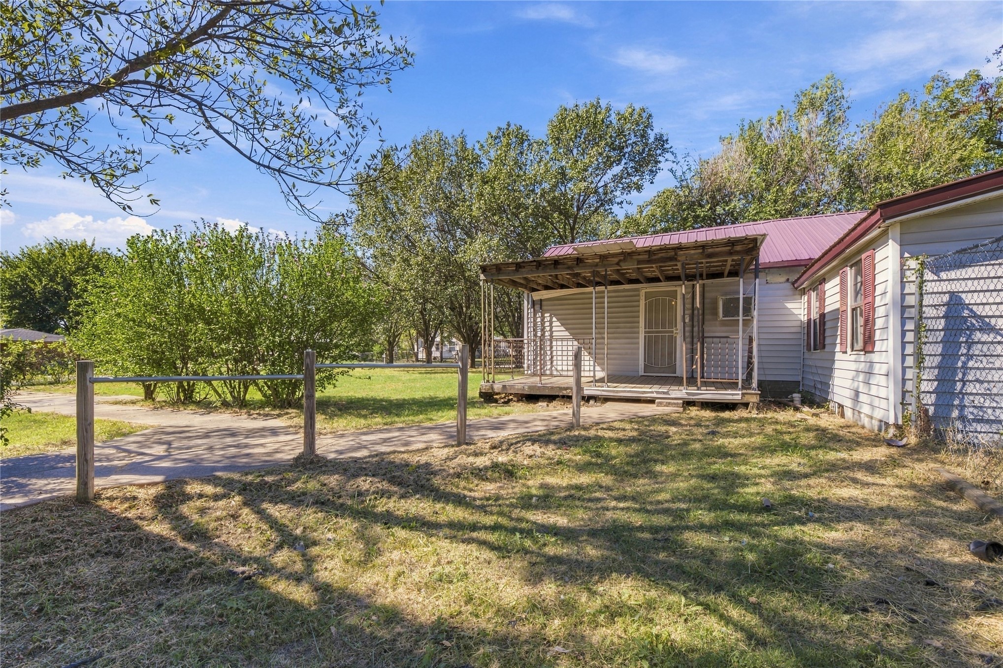 1136 S Maple Property Photo 18