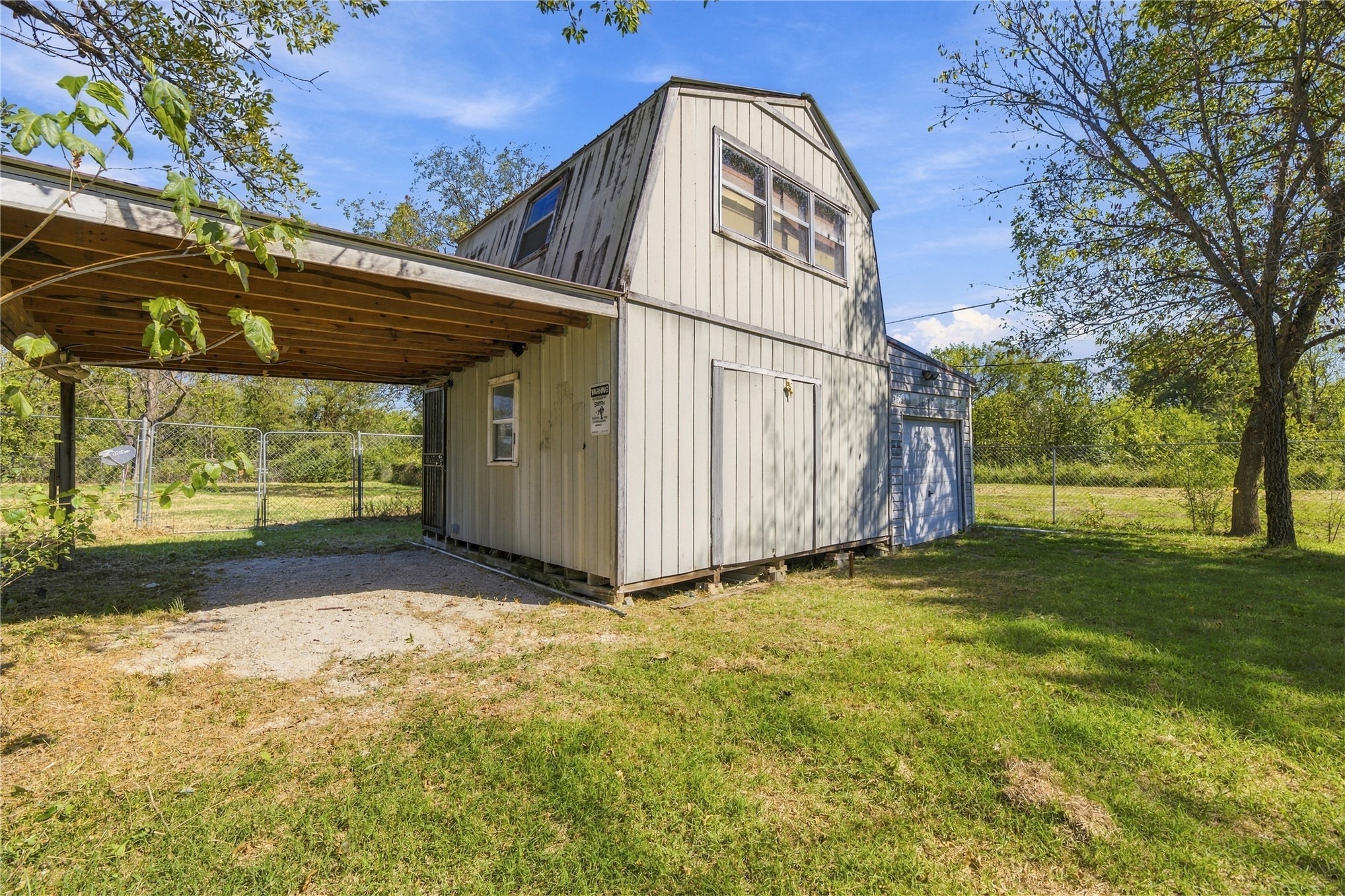 1136 S Maple Property Photo 19