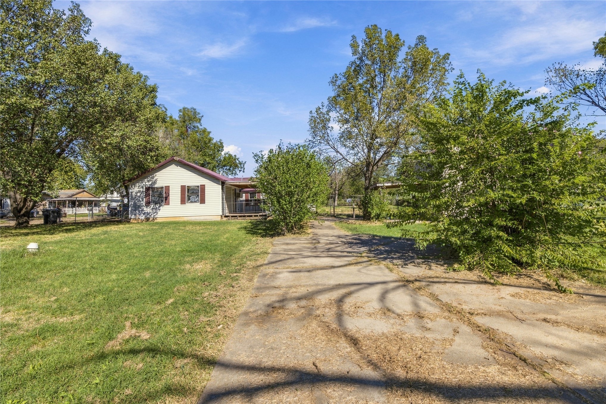 1136 S Maple Property Photo 20