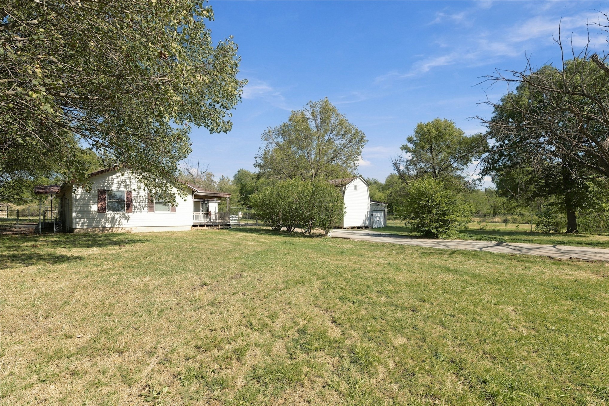 1136 S Maple Property Photo 21
