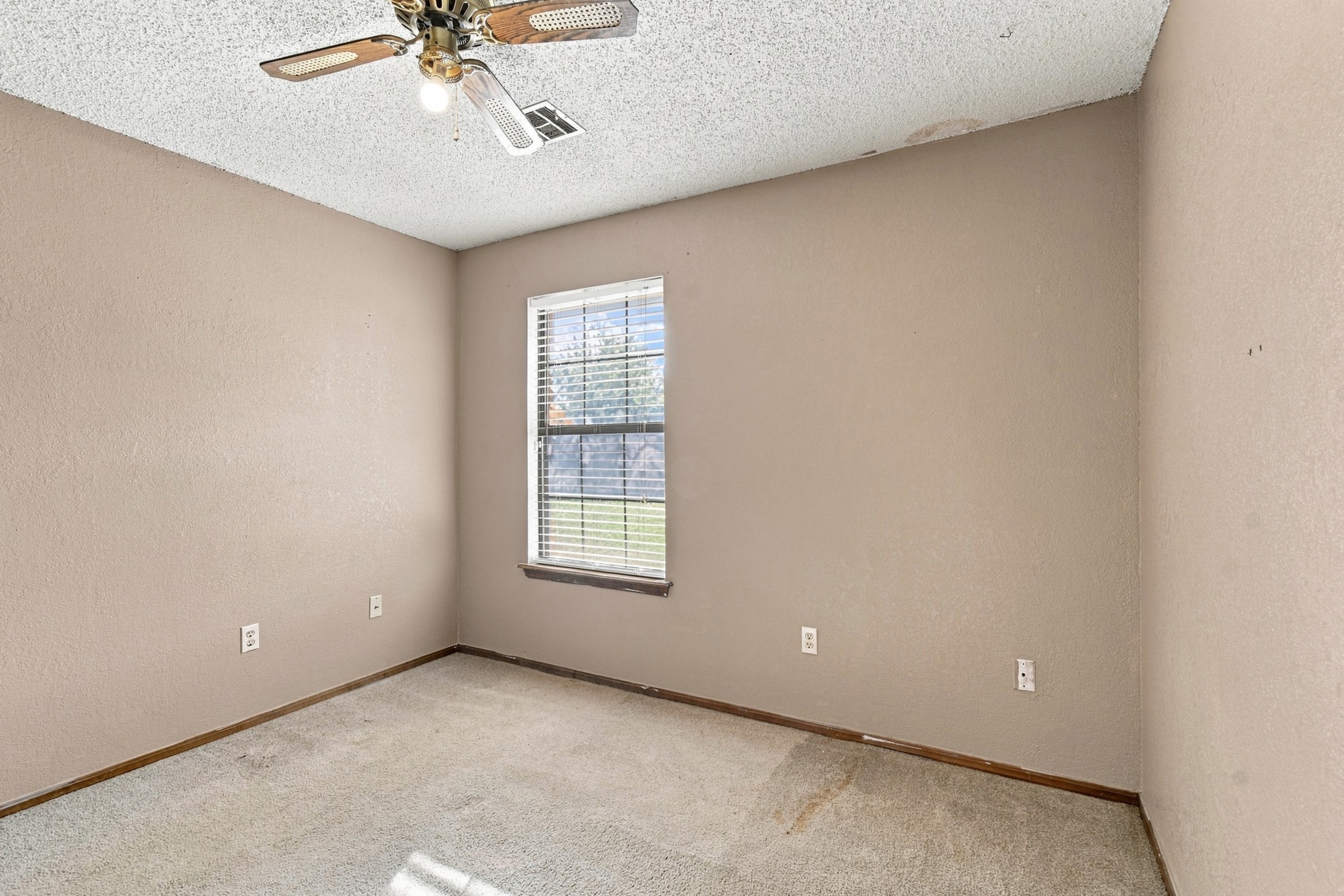 1801 N Aster Avenue Property Photo 30