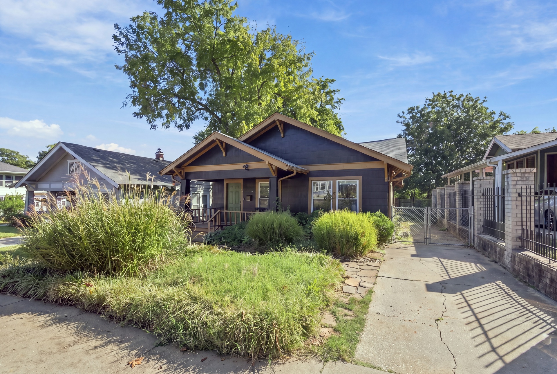 327 N Santa Fe Avenue Property Photo 2