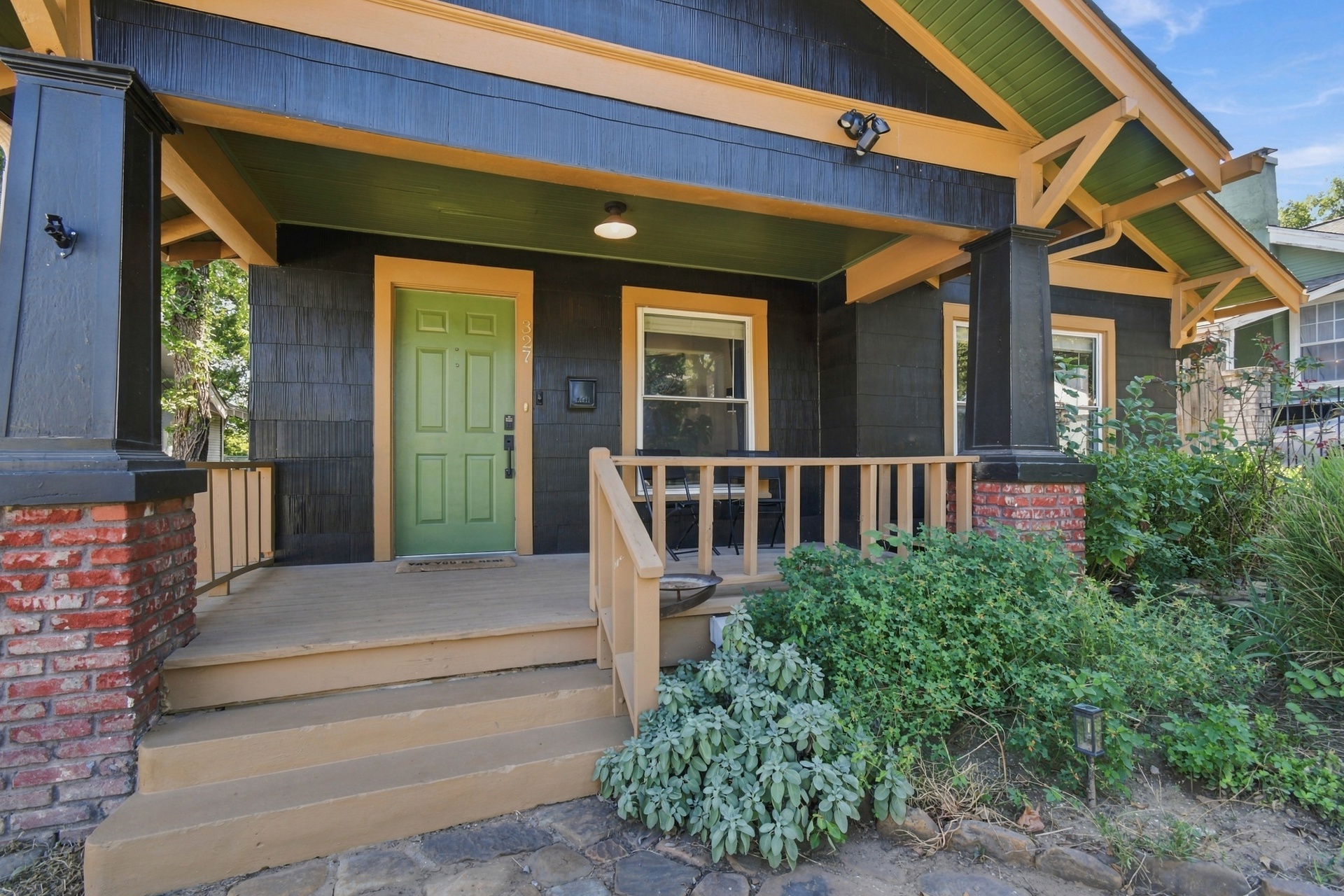 327 N Santa Fe Avenue Property Photo 4