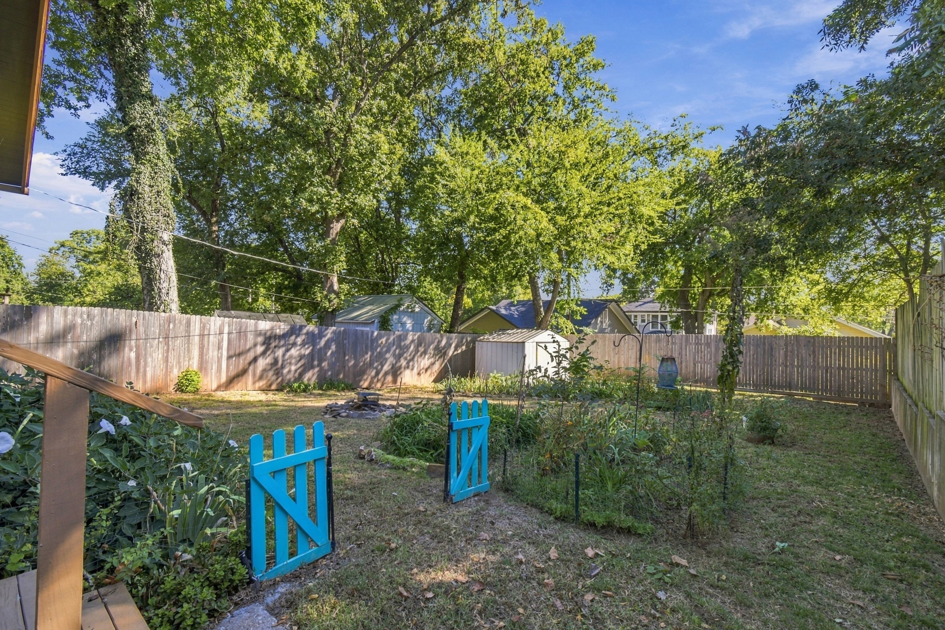 327 N Santa Fe Avenue Property Photo 33