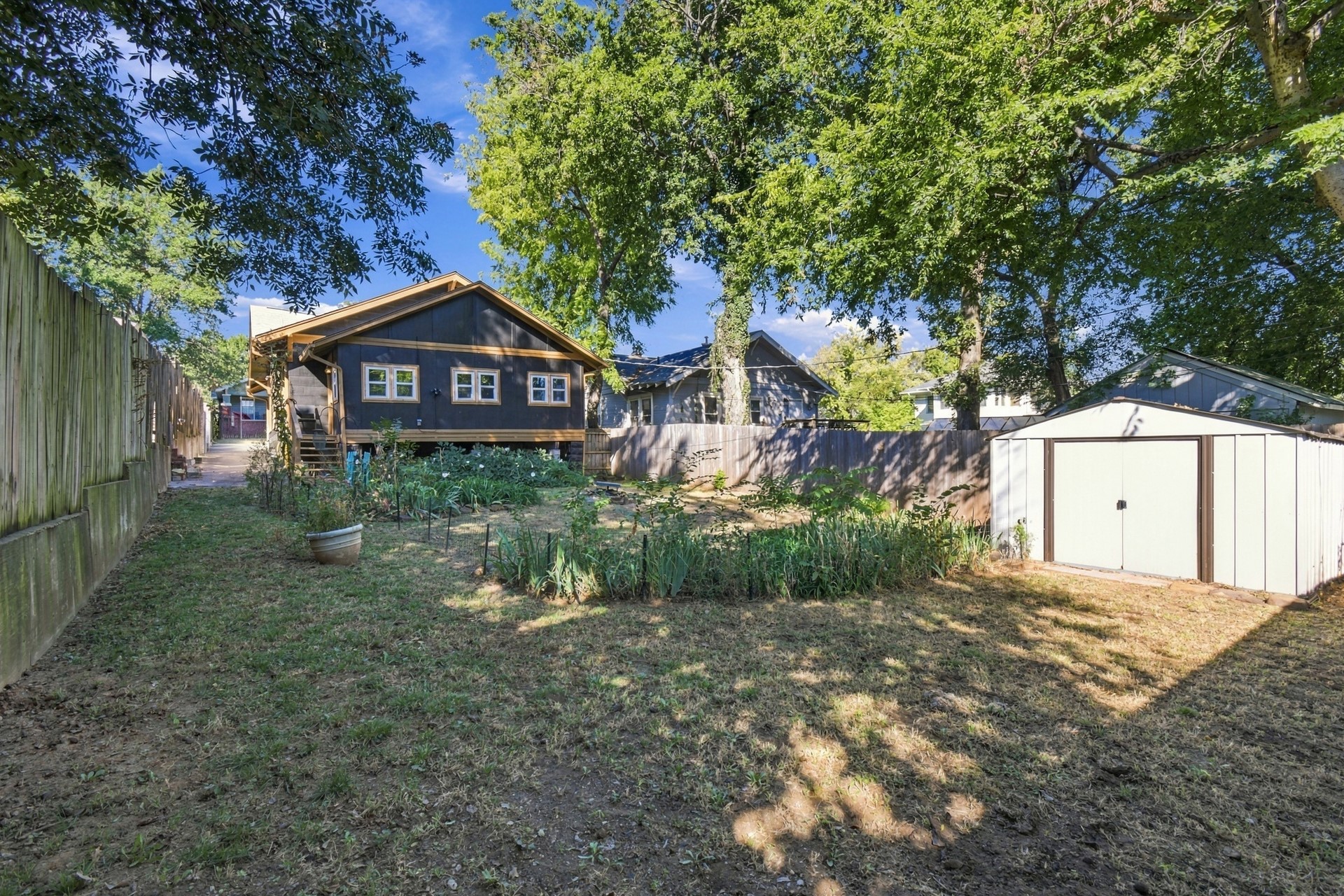 327 N Santa Fe Avenue Property Photo 34