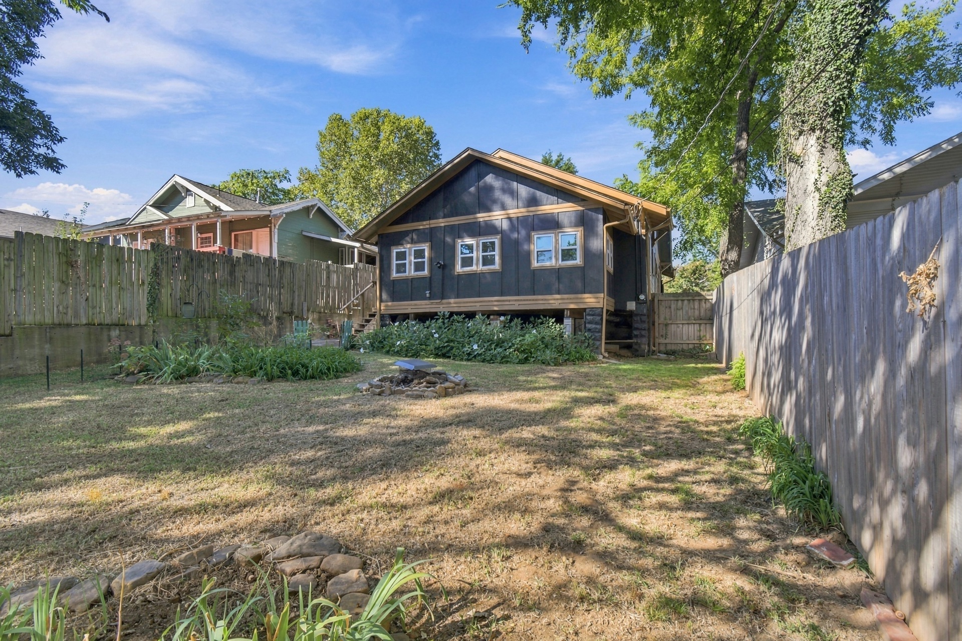 327 N Santa Fe Avenue Property Photo 35