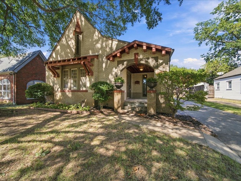 2131 E 20th Street Property Photo 4