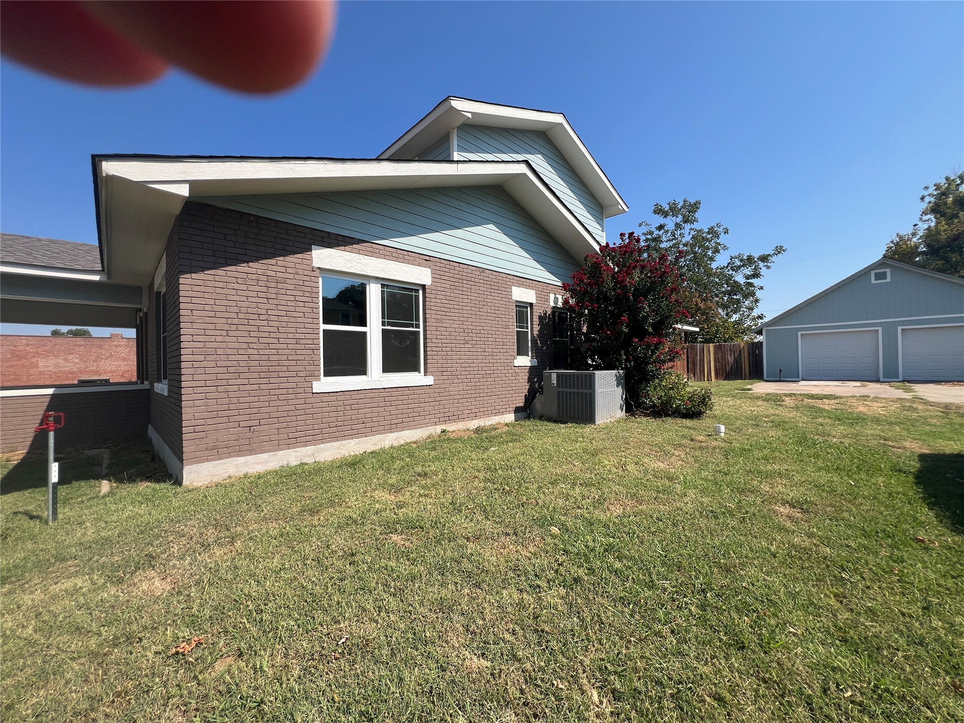 112 S Lee Street W Property Photo 3