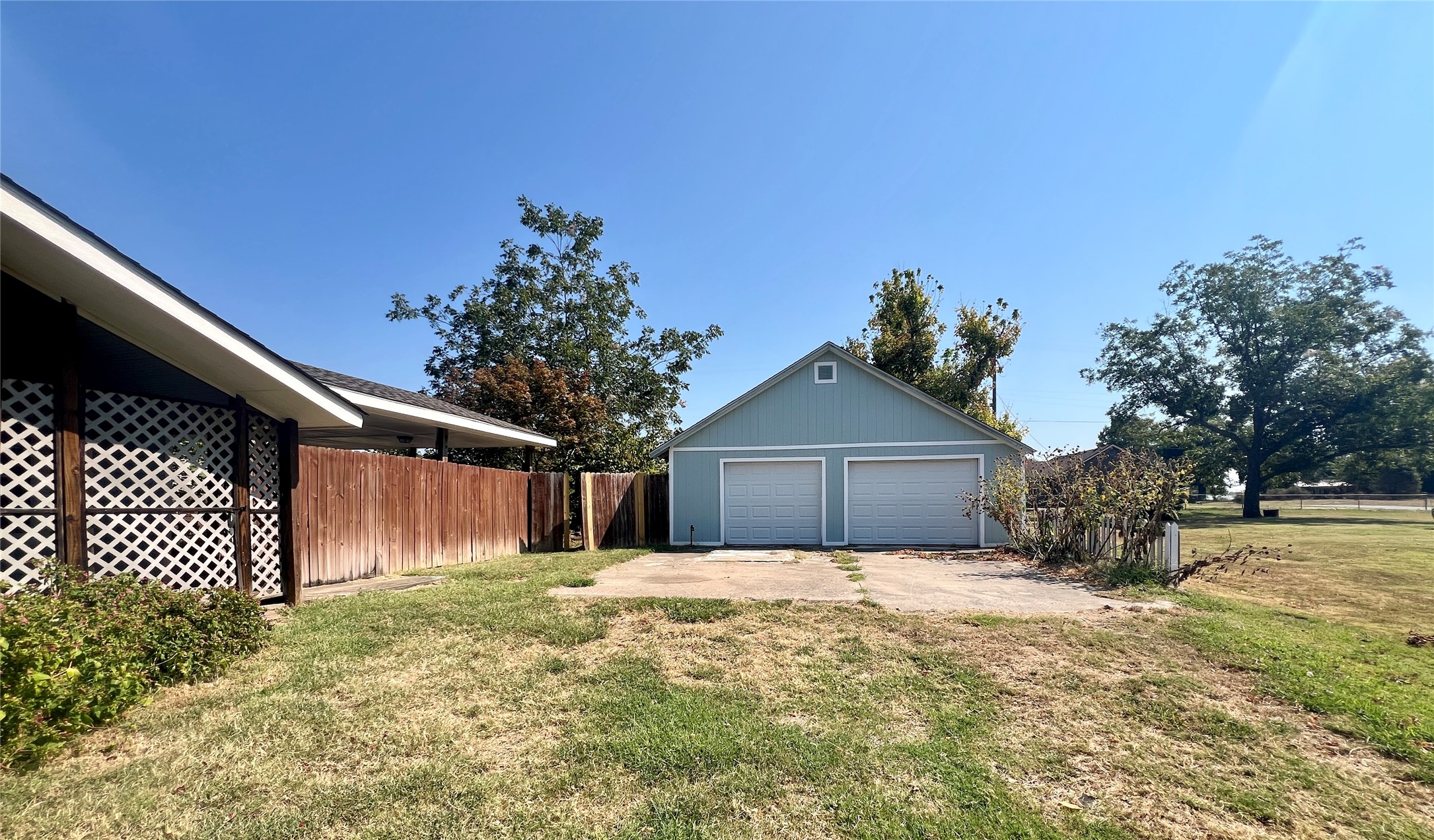 112 S Lee Street W Property Photo 5