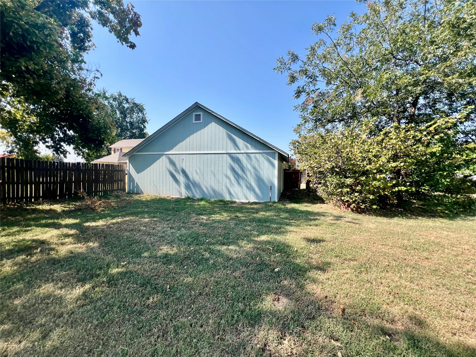 112 S Lee Street W Property Photo 6