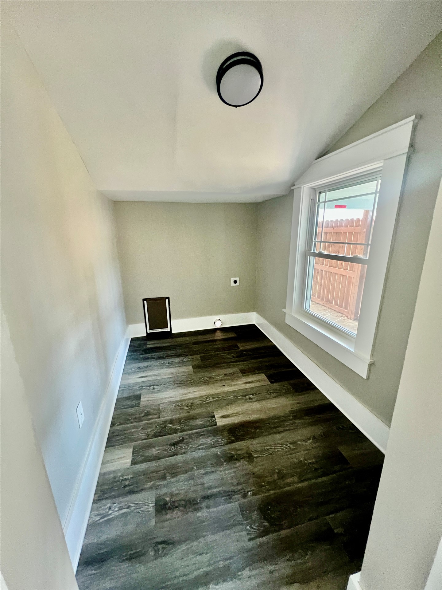 112 S Lee Street W Property Photo 23