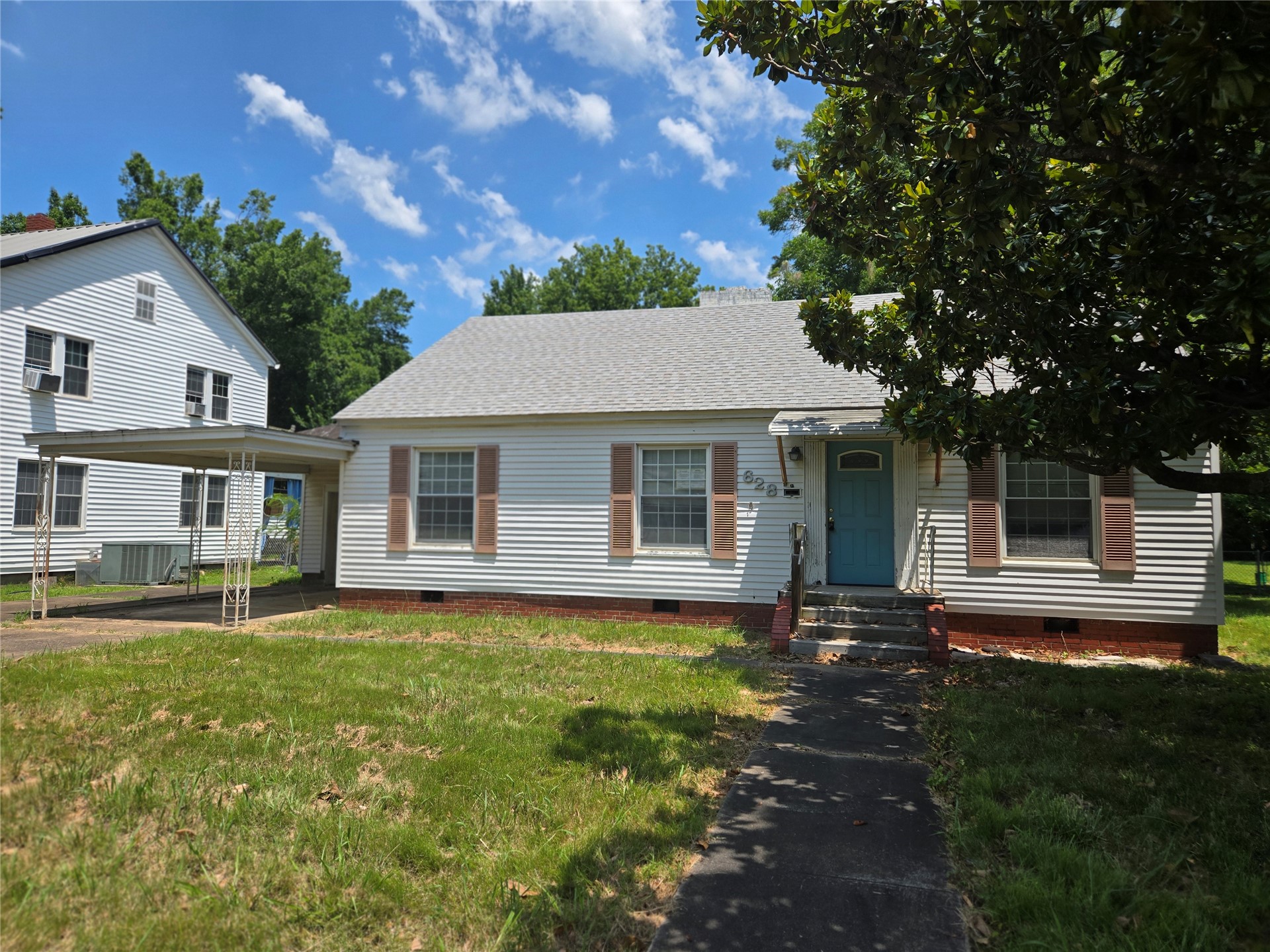 628 W Tahlequah Property Photo 2