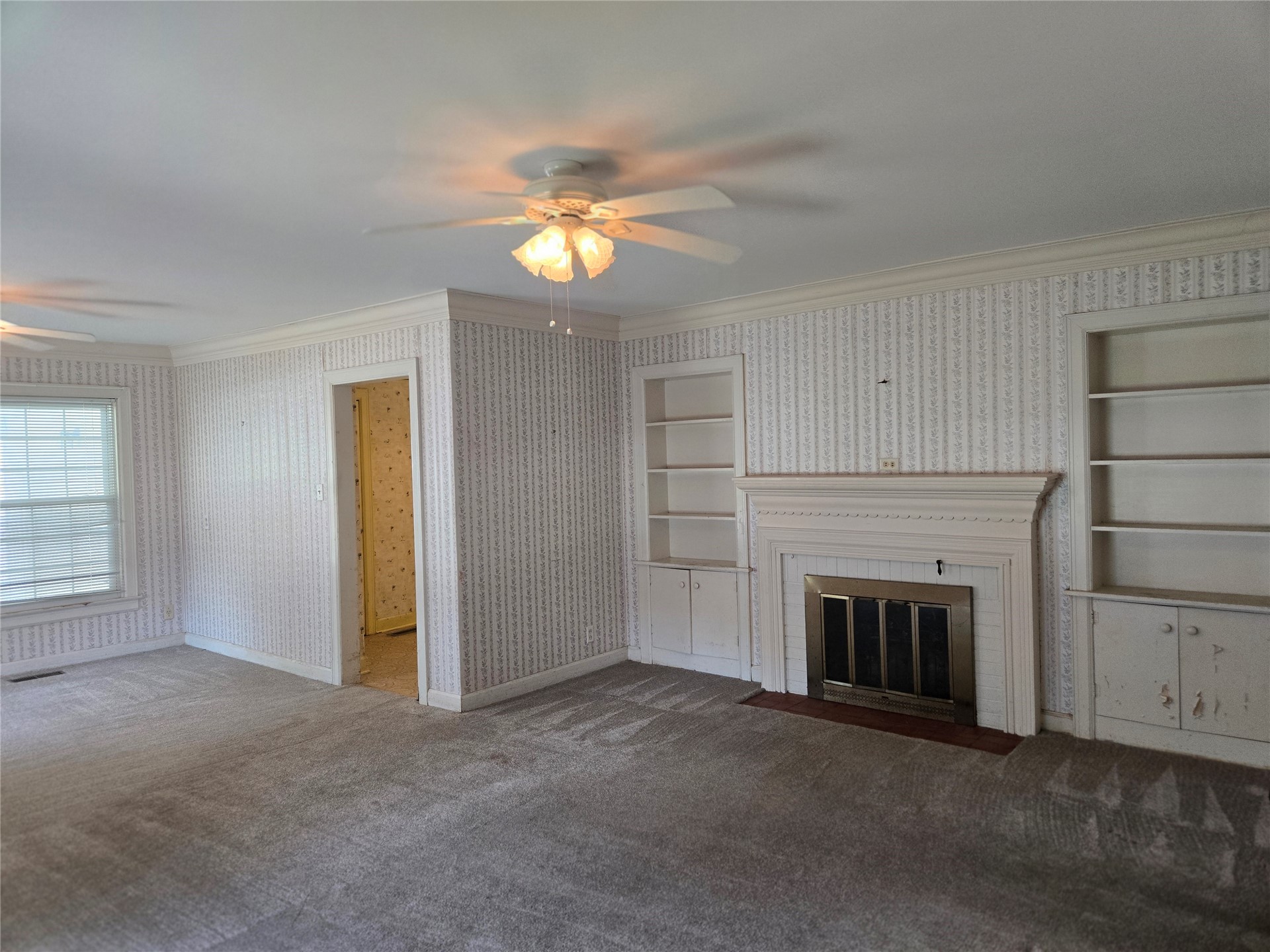 628 W Tahlequah Property Photo 4