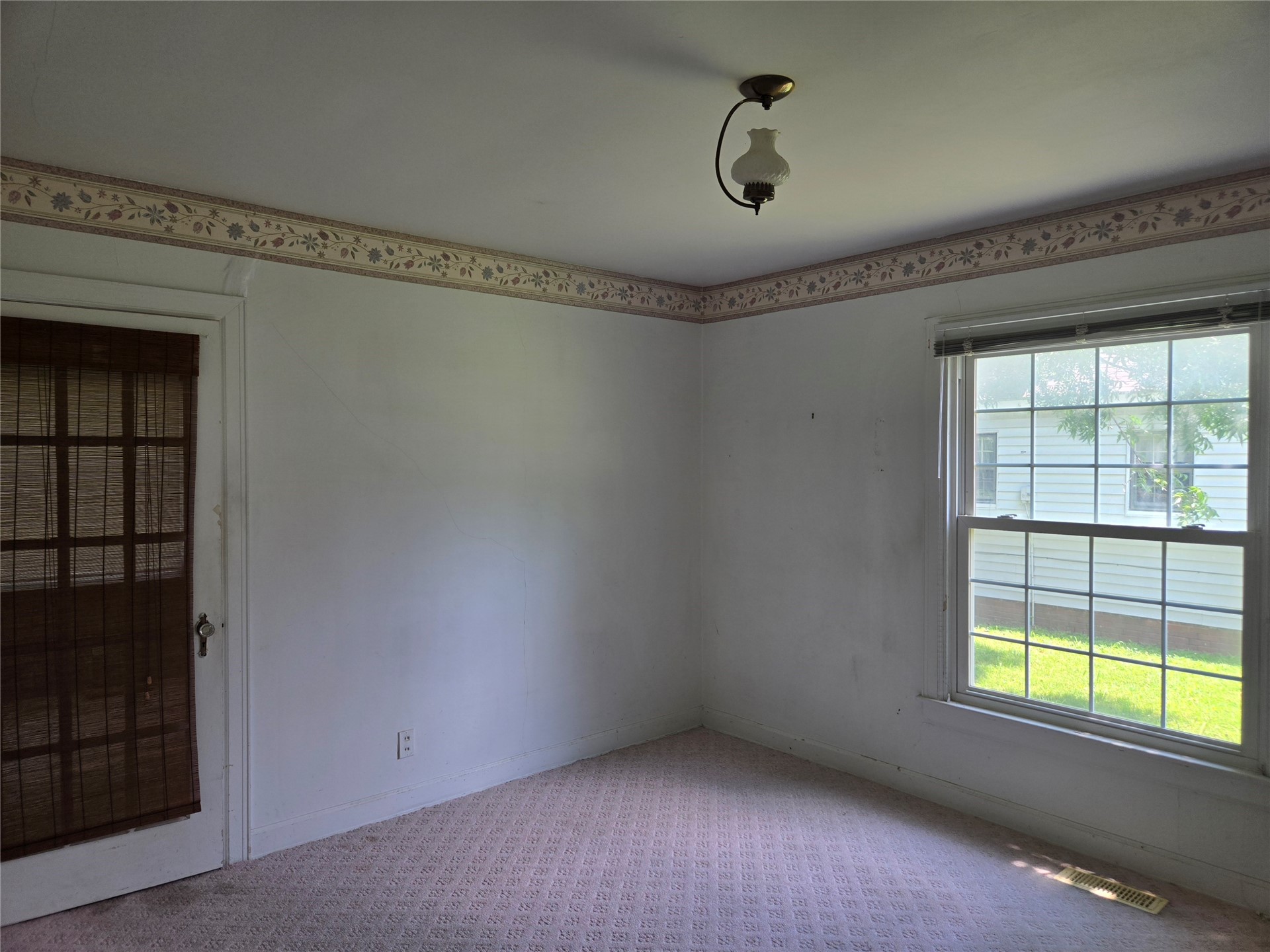 628 W Tahlequah Property Photo 11
