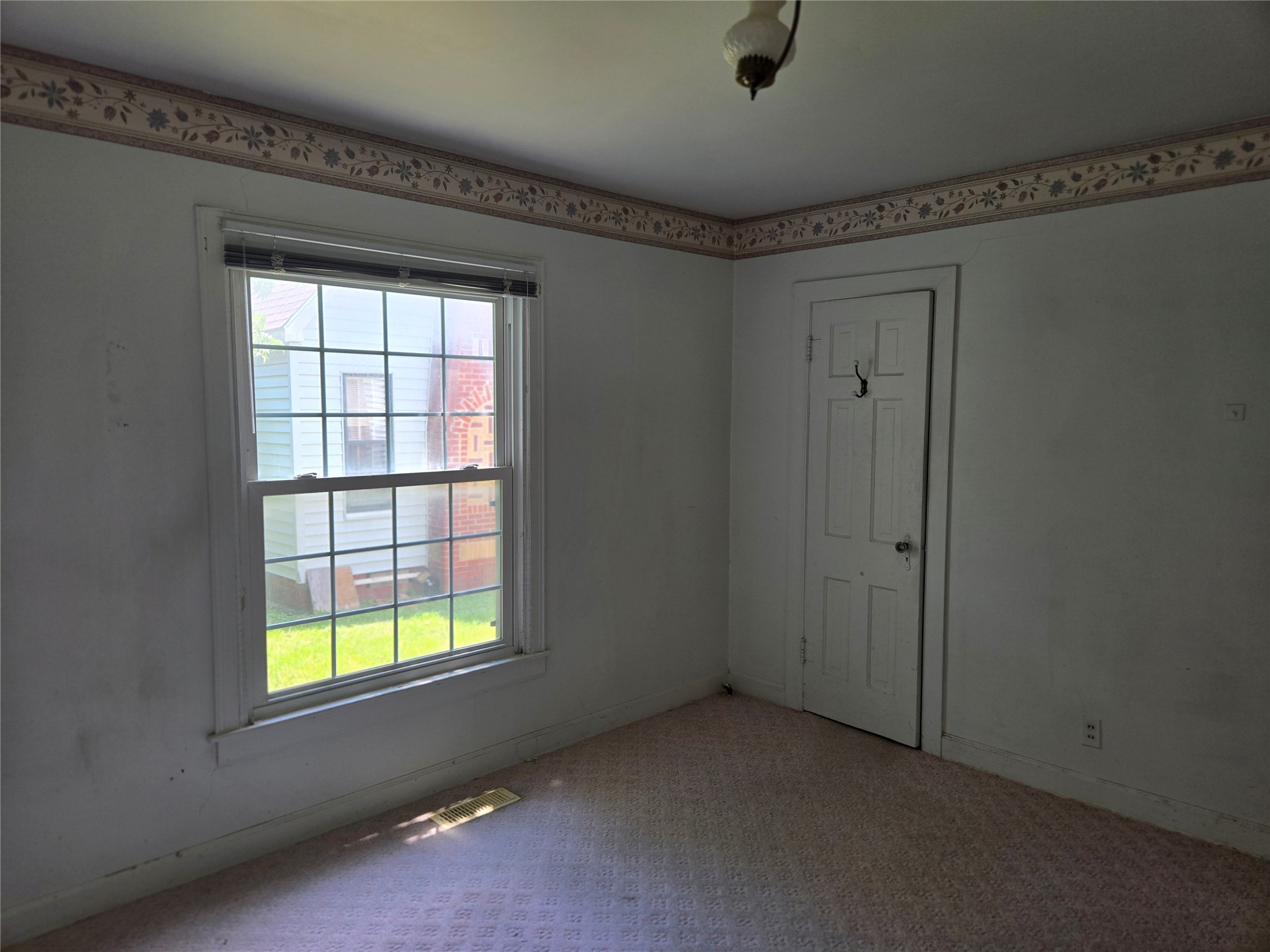 628 W Tahlequah Property Photo 12
