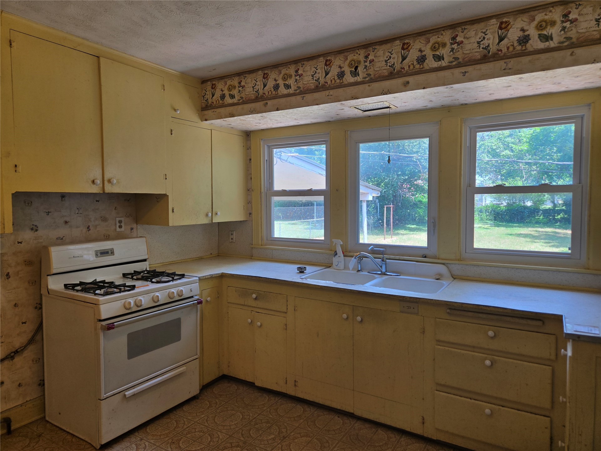 628 W Tahlequah Property Photo 16