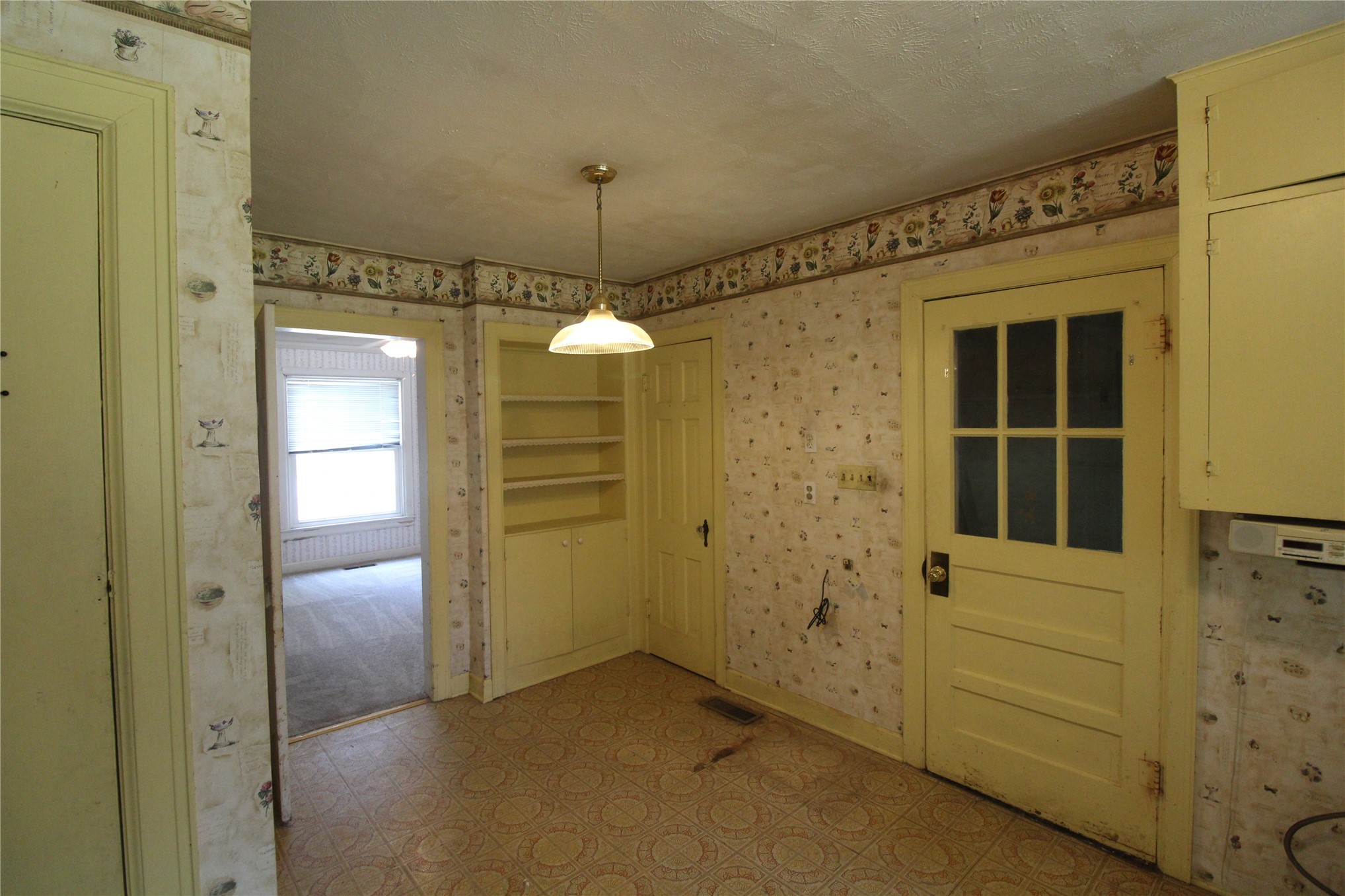 628 W Tahlequah Property Photo 19