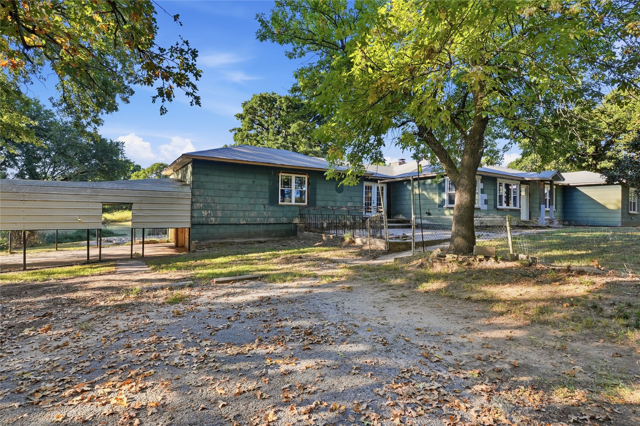 1120 E Leroy Road Property Photo 6