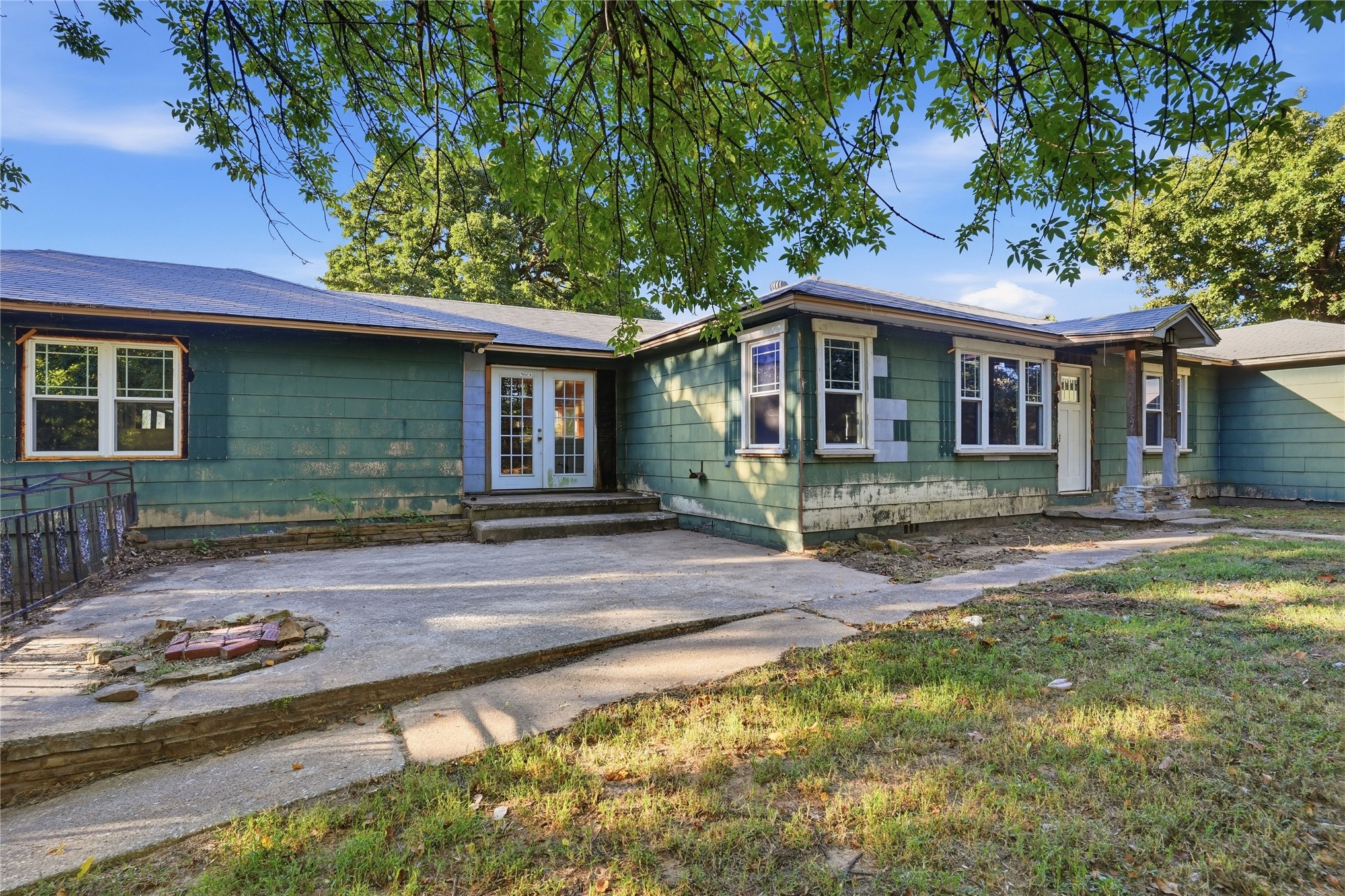 1120 E Leroy Road Property Photo 7