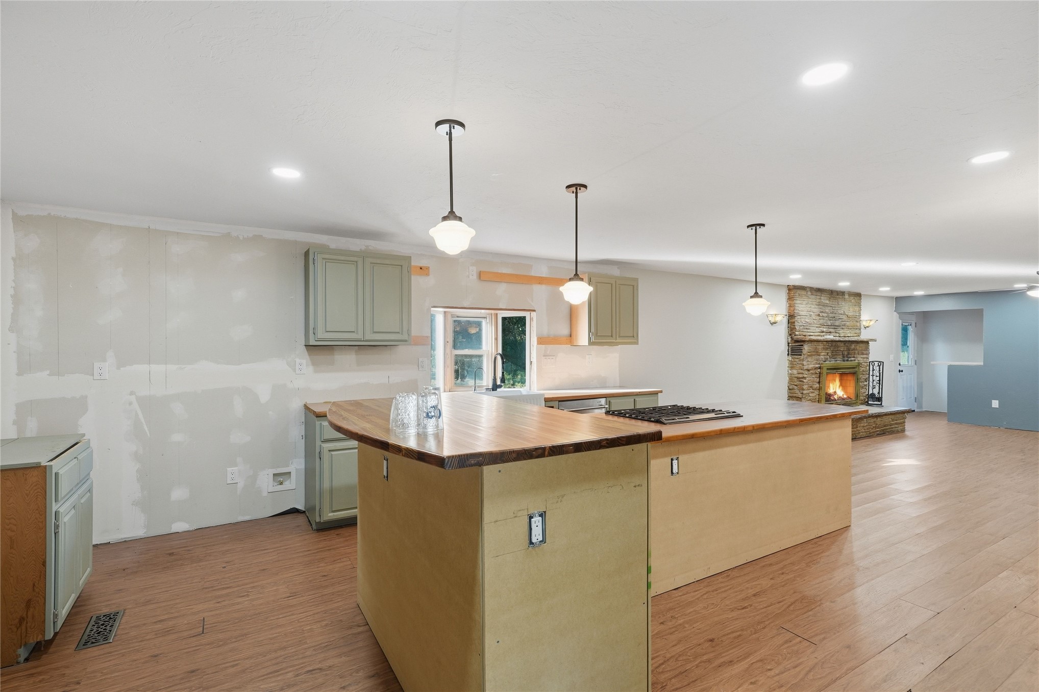 1120 E Leroy Road Property Photo 18