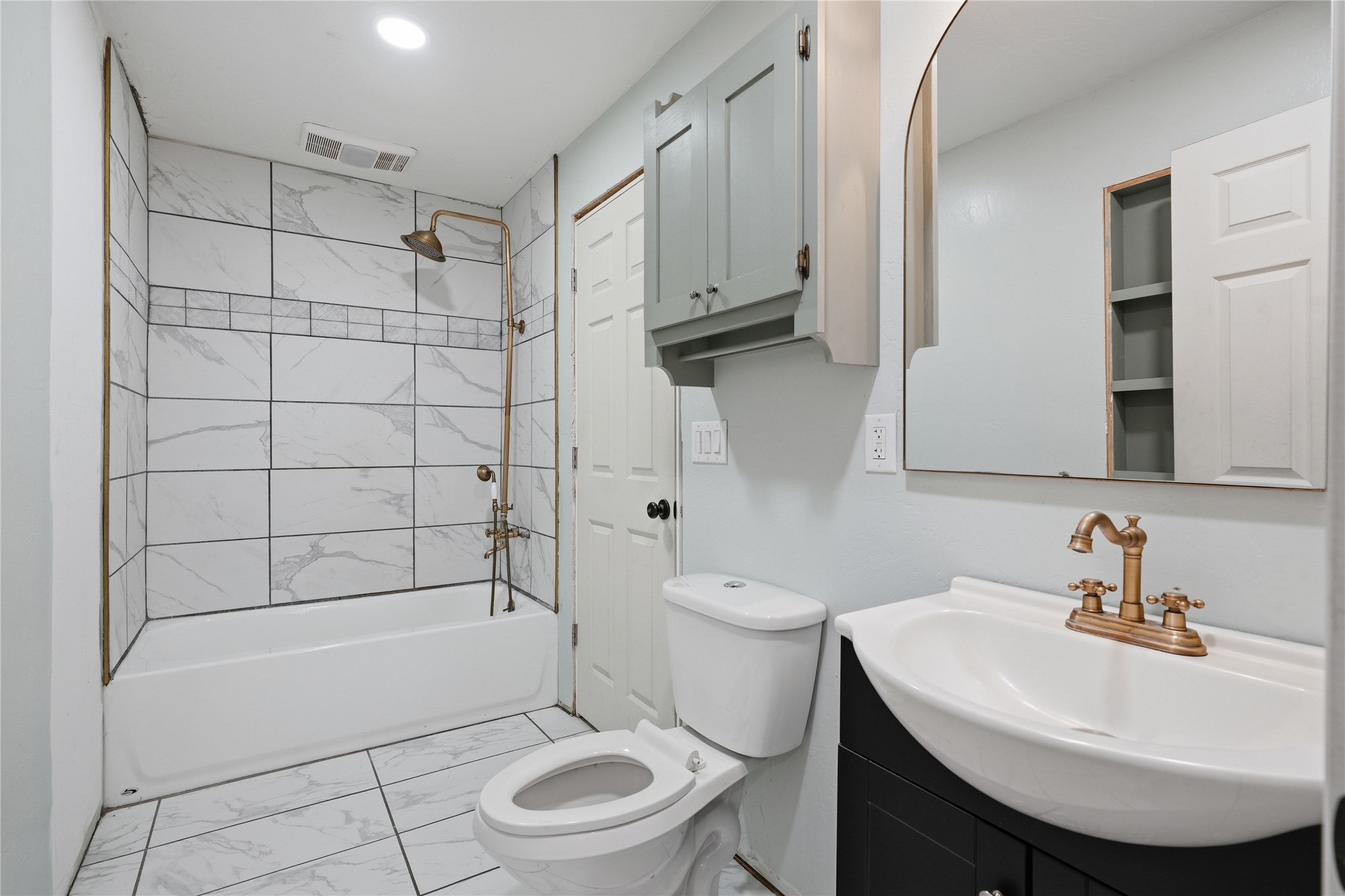 1120 E Leroy Road Property Photo 26
